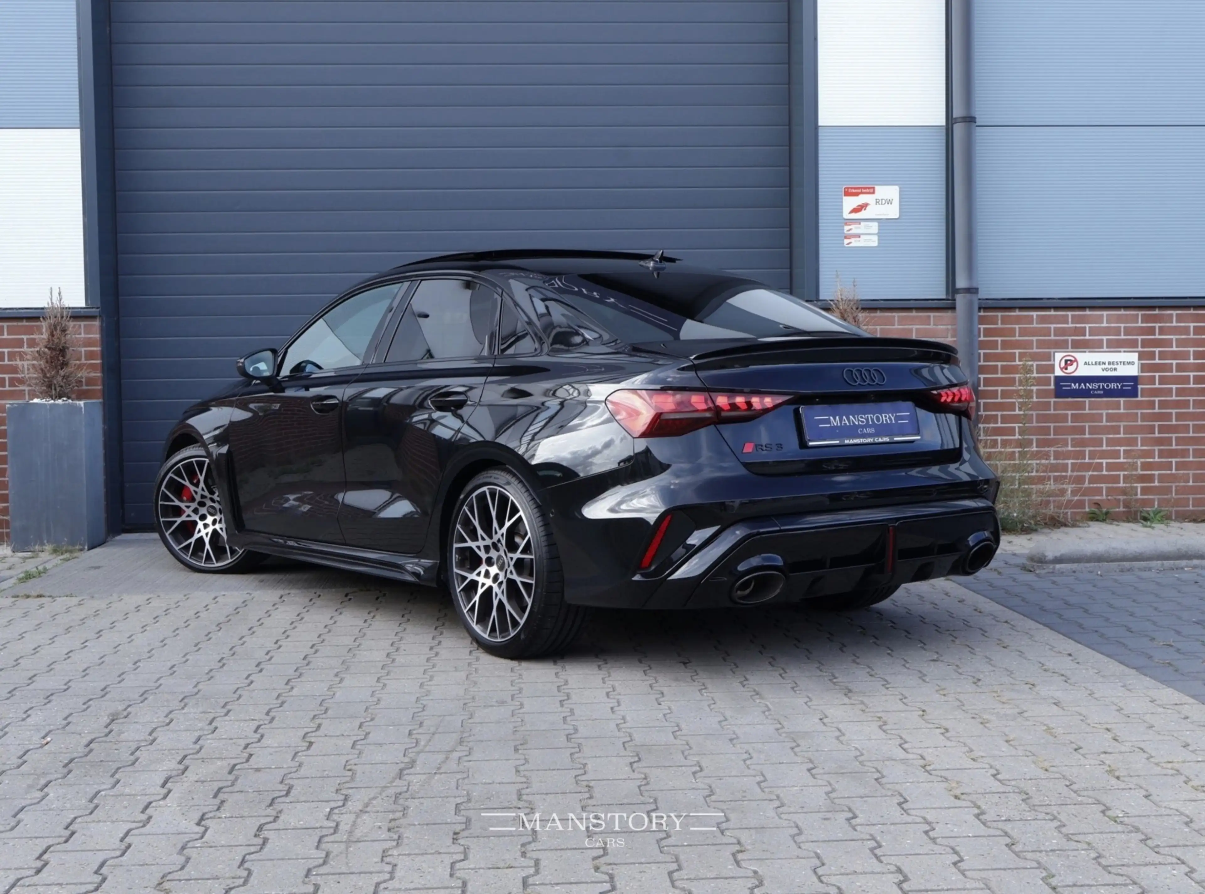 Audi RS3 2.5 TFSI quattro Limousine — photo 3