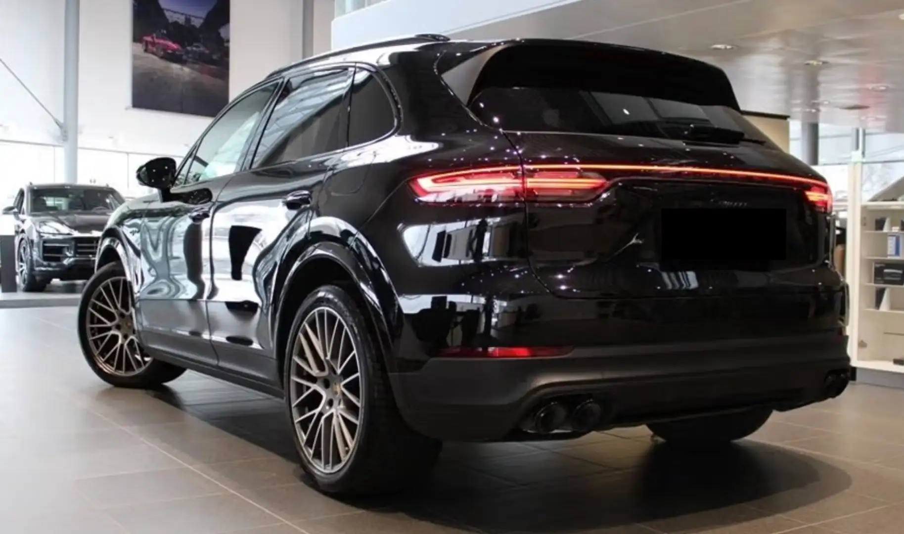 Porsche Cayenne E-Hybrid Platinum Edition PANO/BOSE* Negru - 2