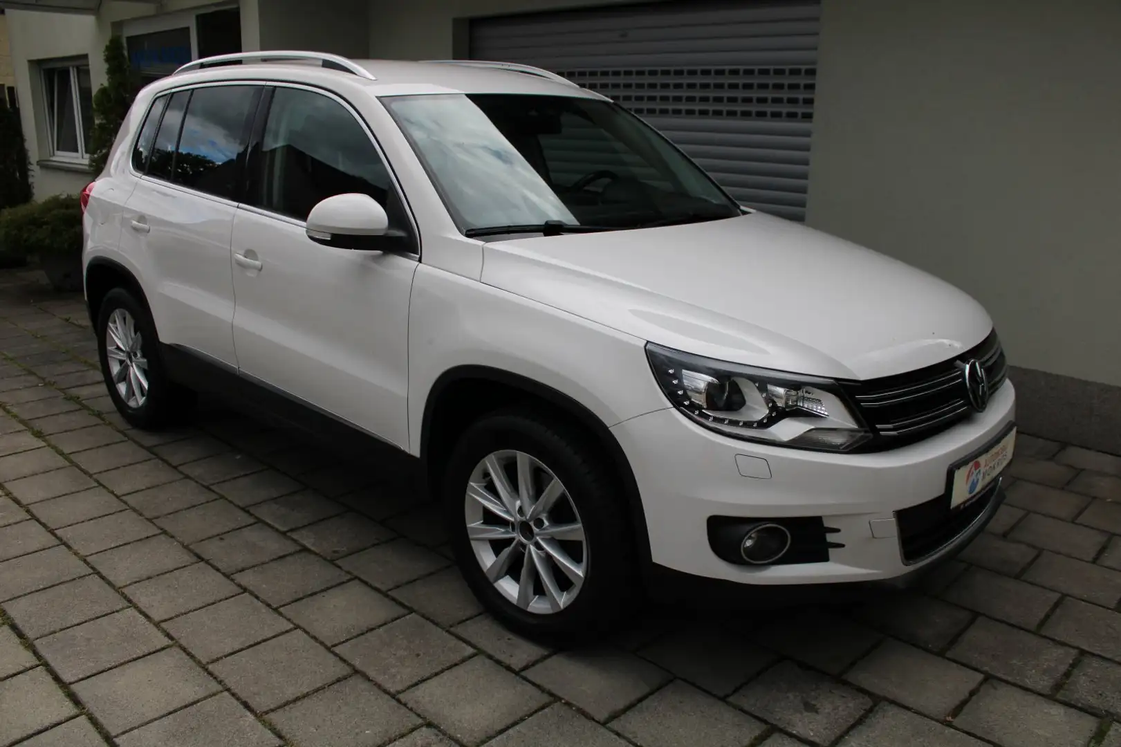 Volkswagen Tiguan Tiguan 2.0 TDI Sport & Style BiXenon Alcantara Nav Weiß - 1