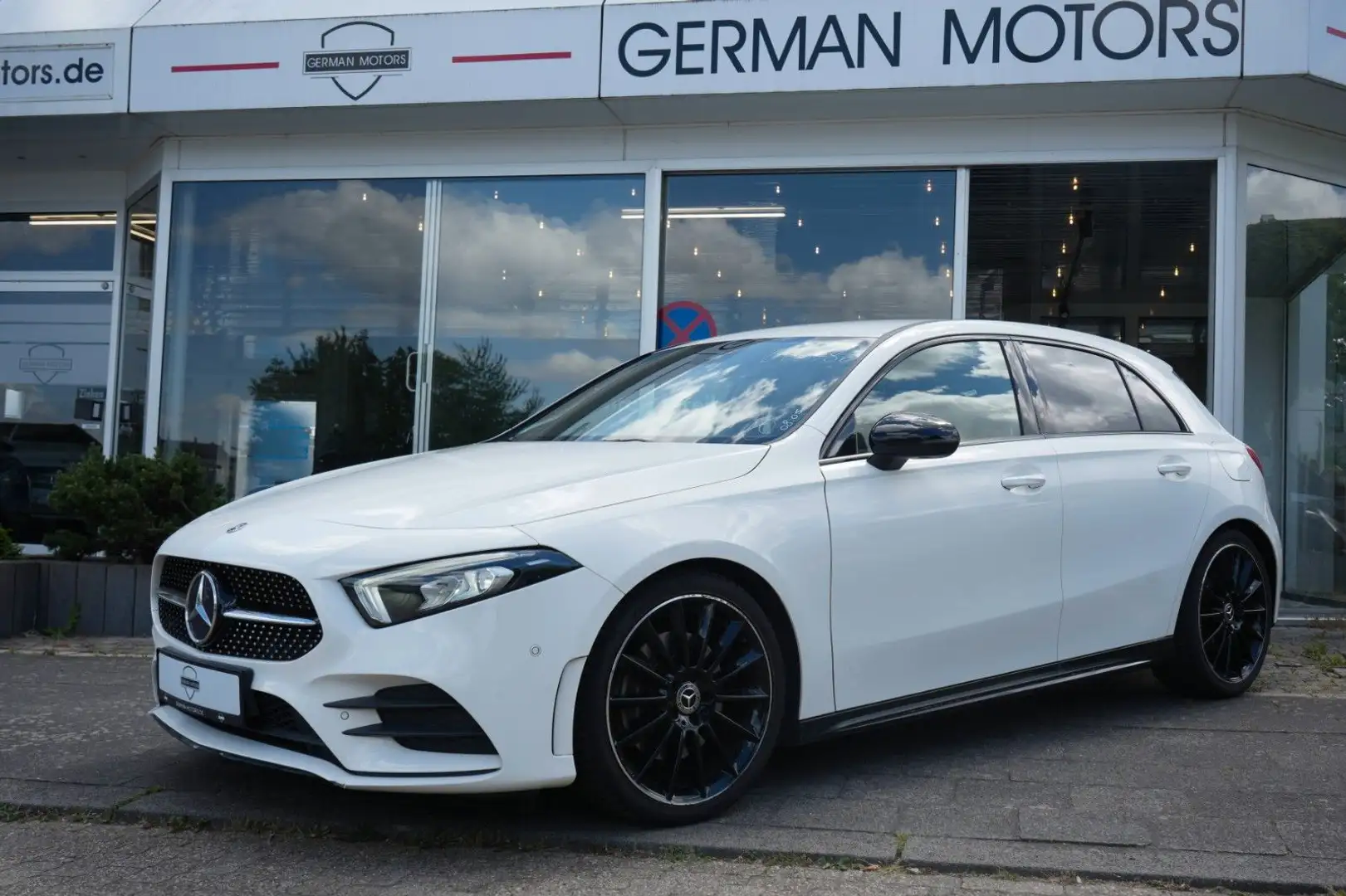 Mercedes-Benz A 220 AMG-LINE & NIGHT-PAKET|LED|NAVI|19"AMG LM Blanc - 1