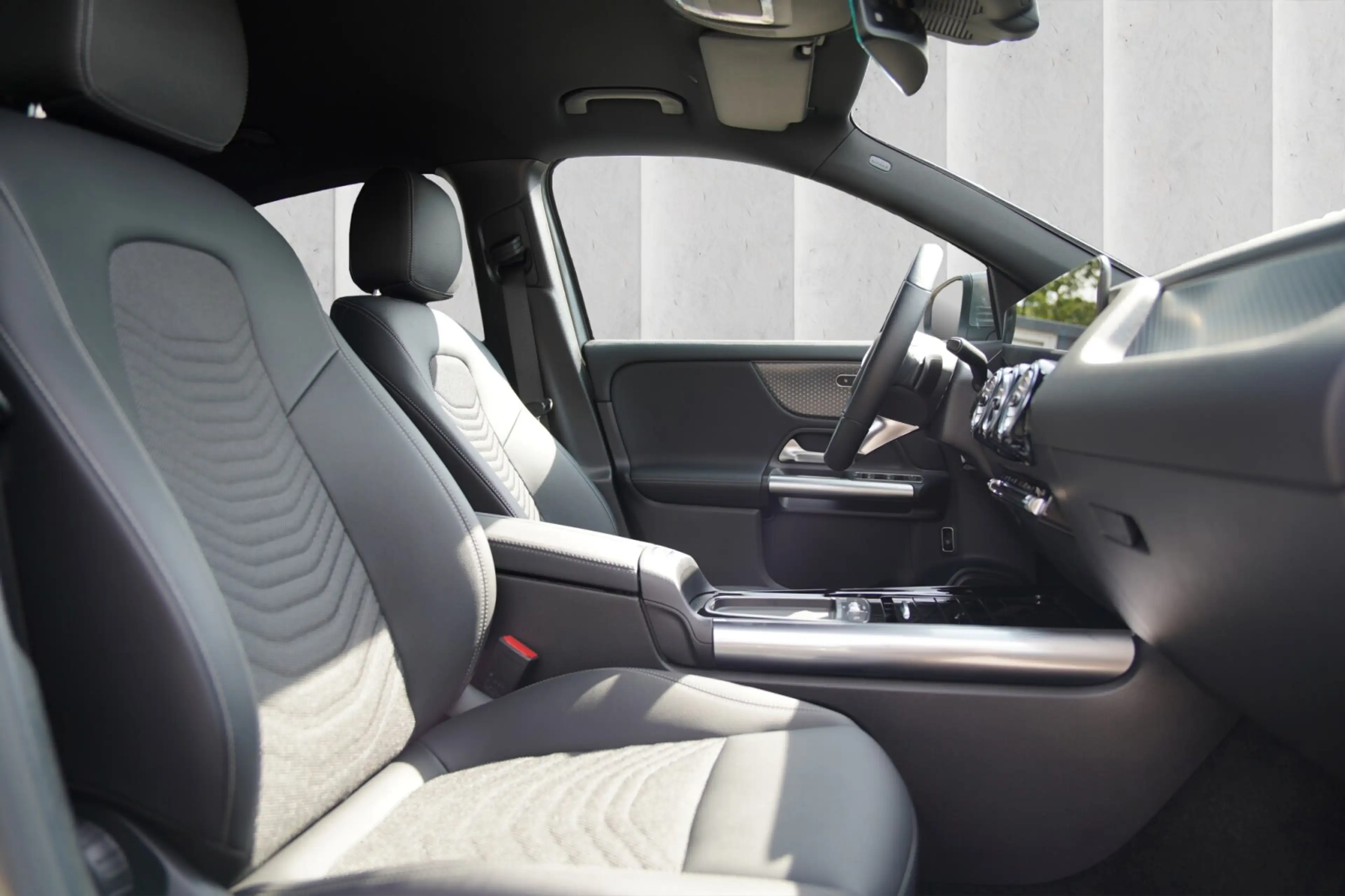 Mercedes-Benz EQA 300 EQA 300 4MATIC Progressive — photo 10