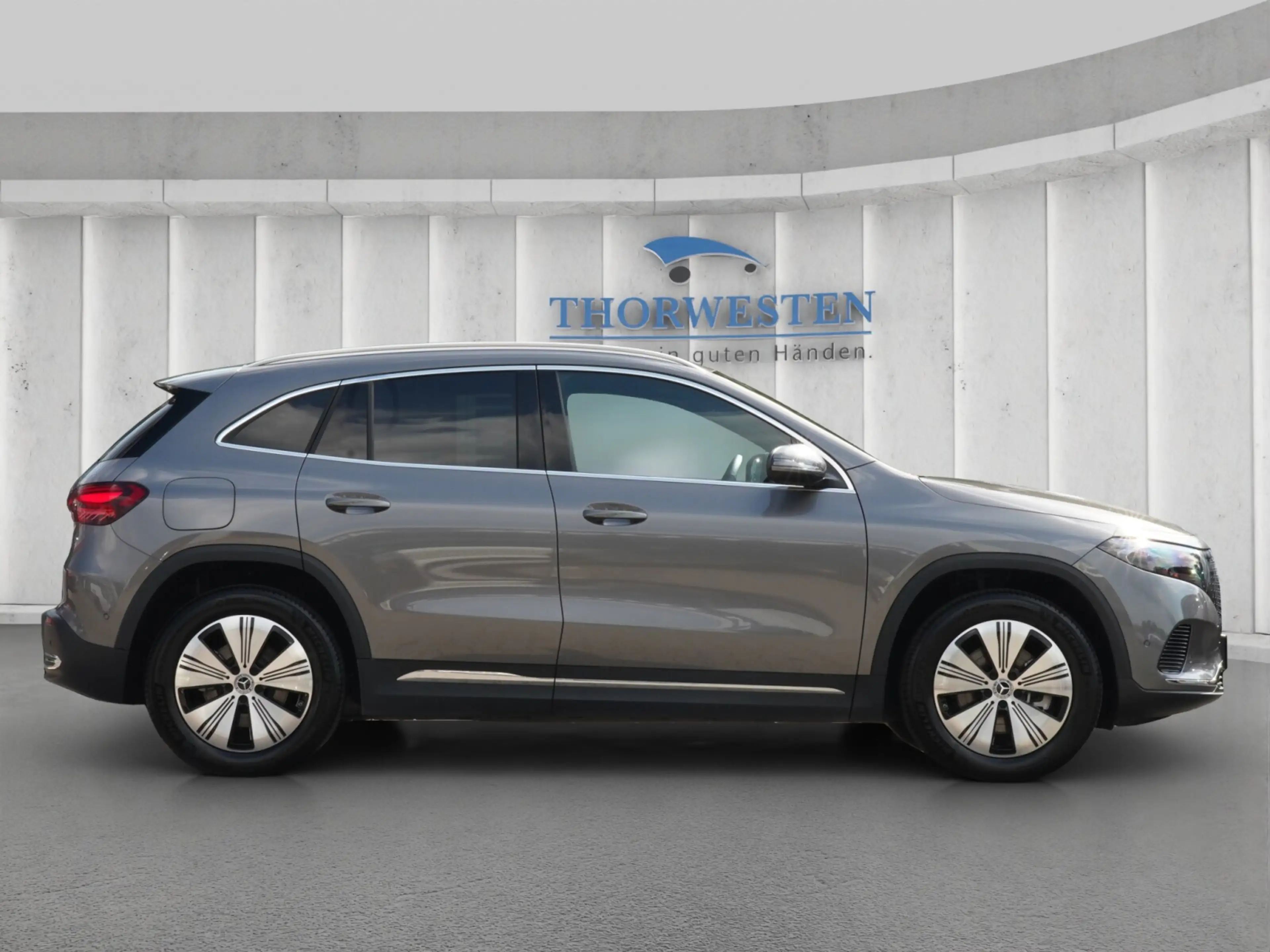 Mercedes-Benz EQA 300 EQA 300 4MATIC Progressive — photo 9