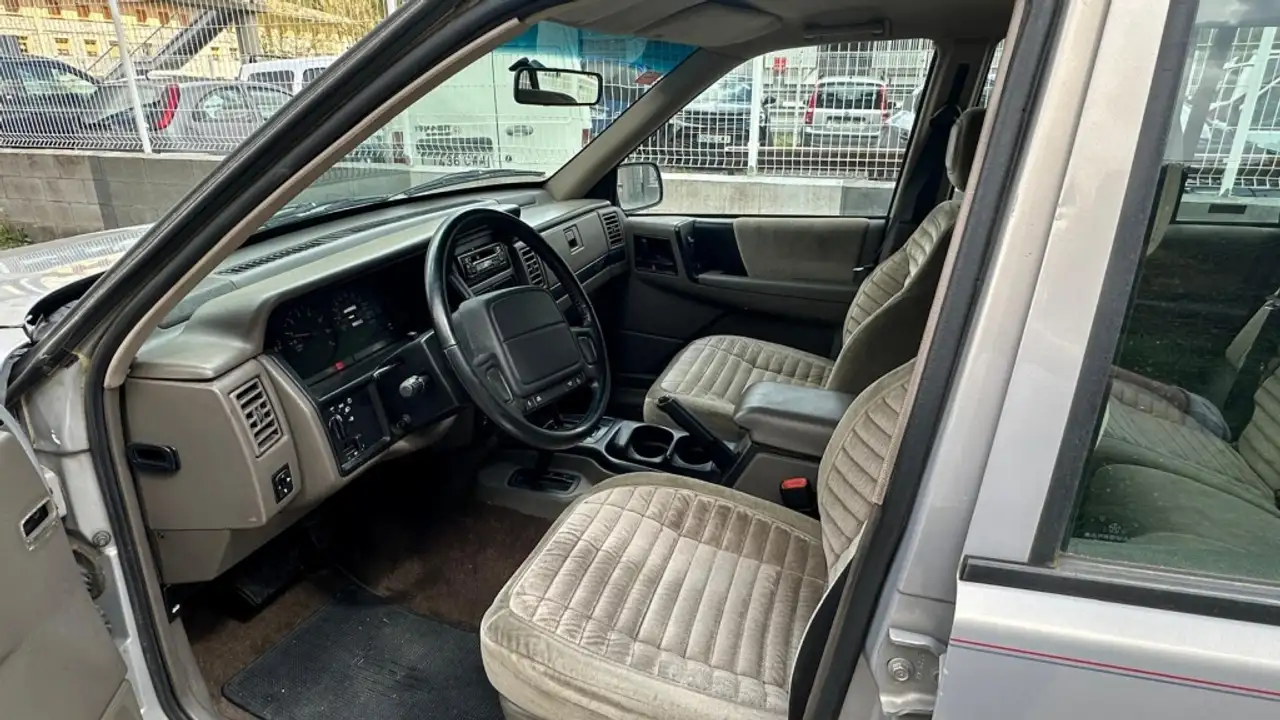 Jeep Grand Cherokee 4.0 Laredo Aut., foto 9
