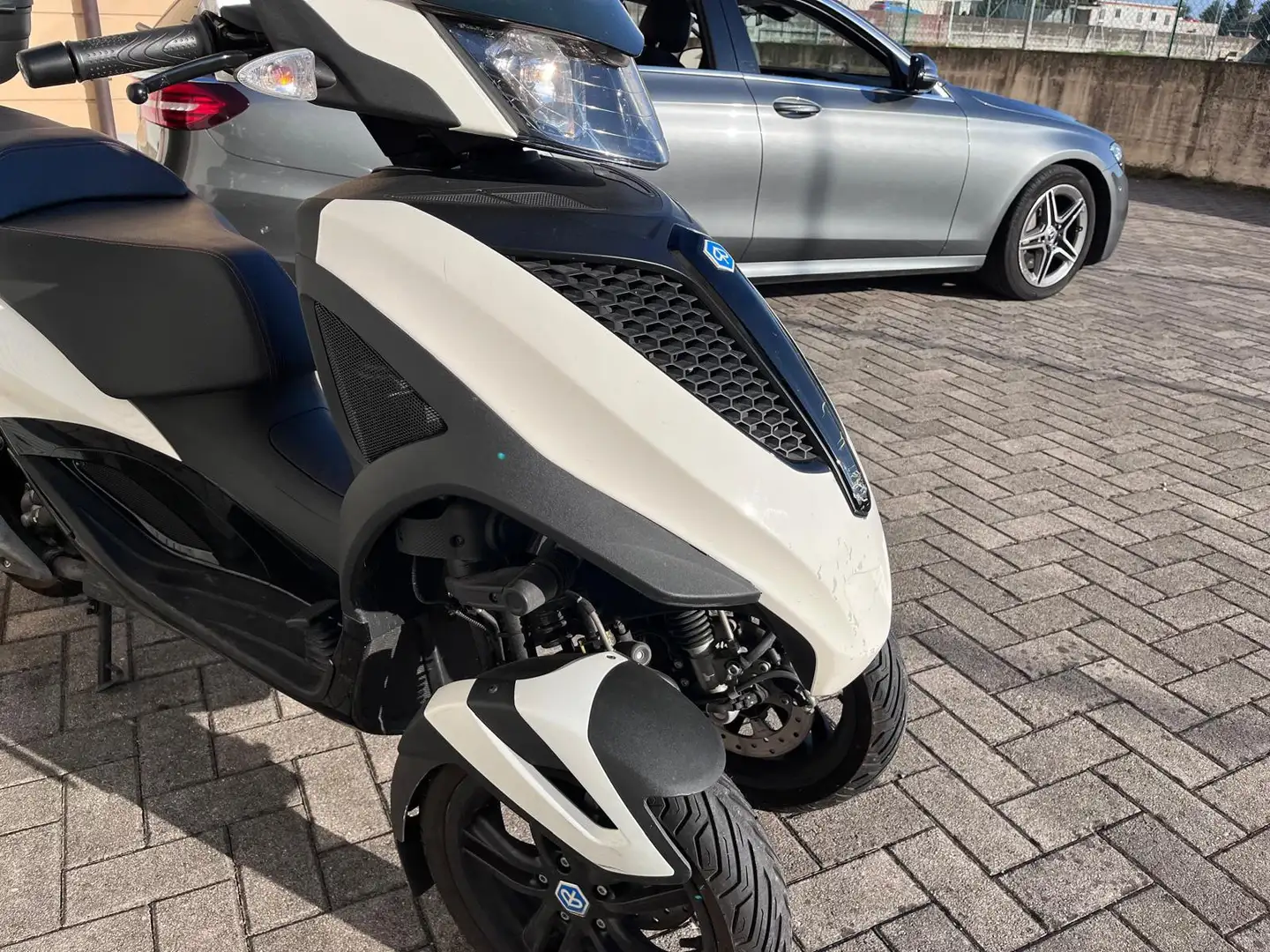 Piaggio MP3 300 Yourban LT Bianco - 2
