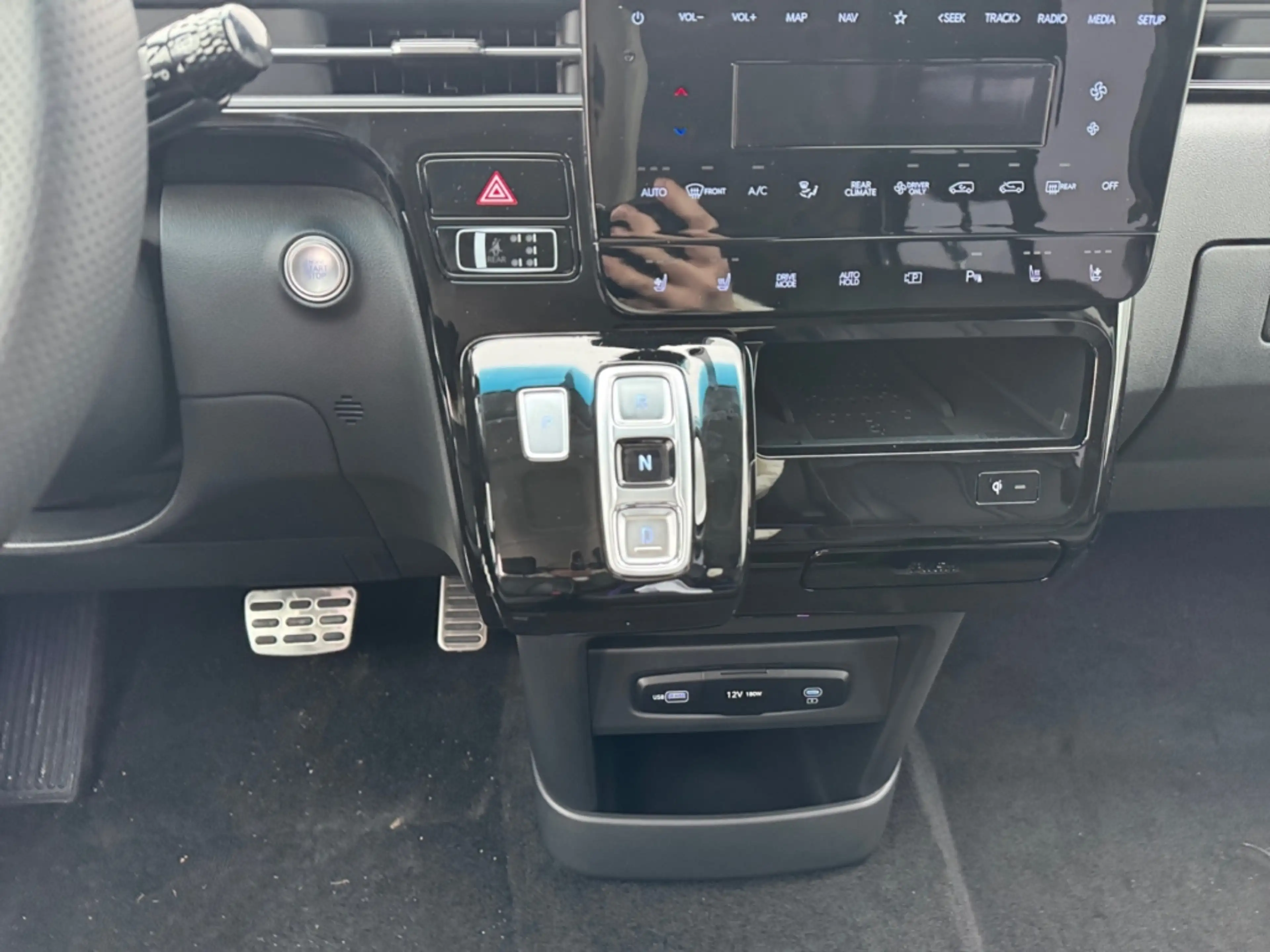 Hyundai STARIA Signature 1.6 T-GDI Navi Leder Digitales Cockpit S — photo 11