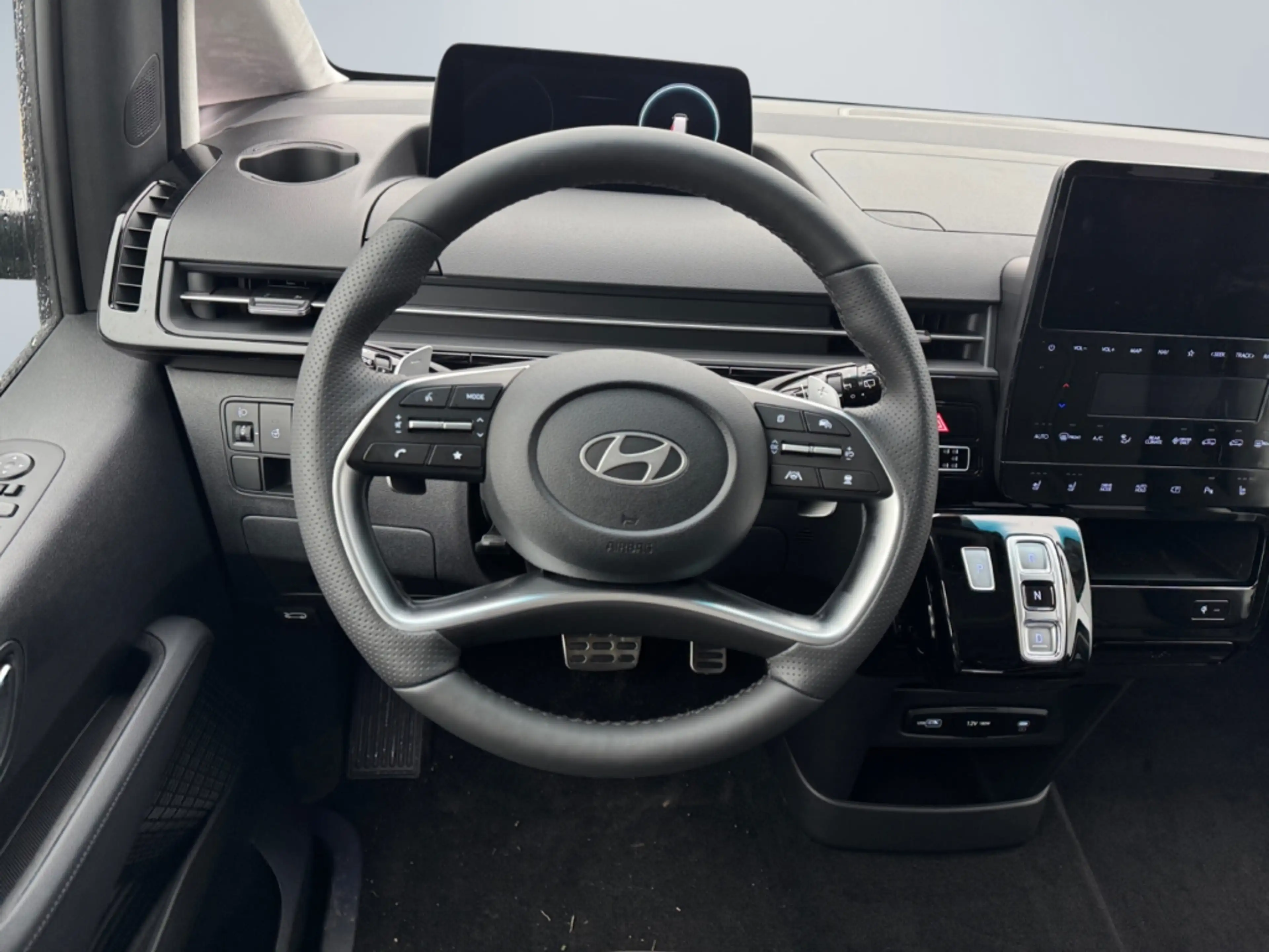 Hyundai STARIA Signature 1.6 T-GDI Navi Leder Digitales Cockpit S — photo 12
