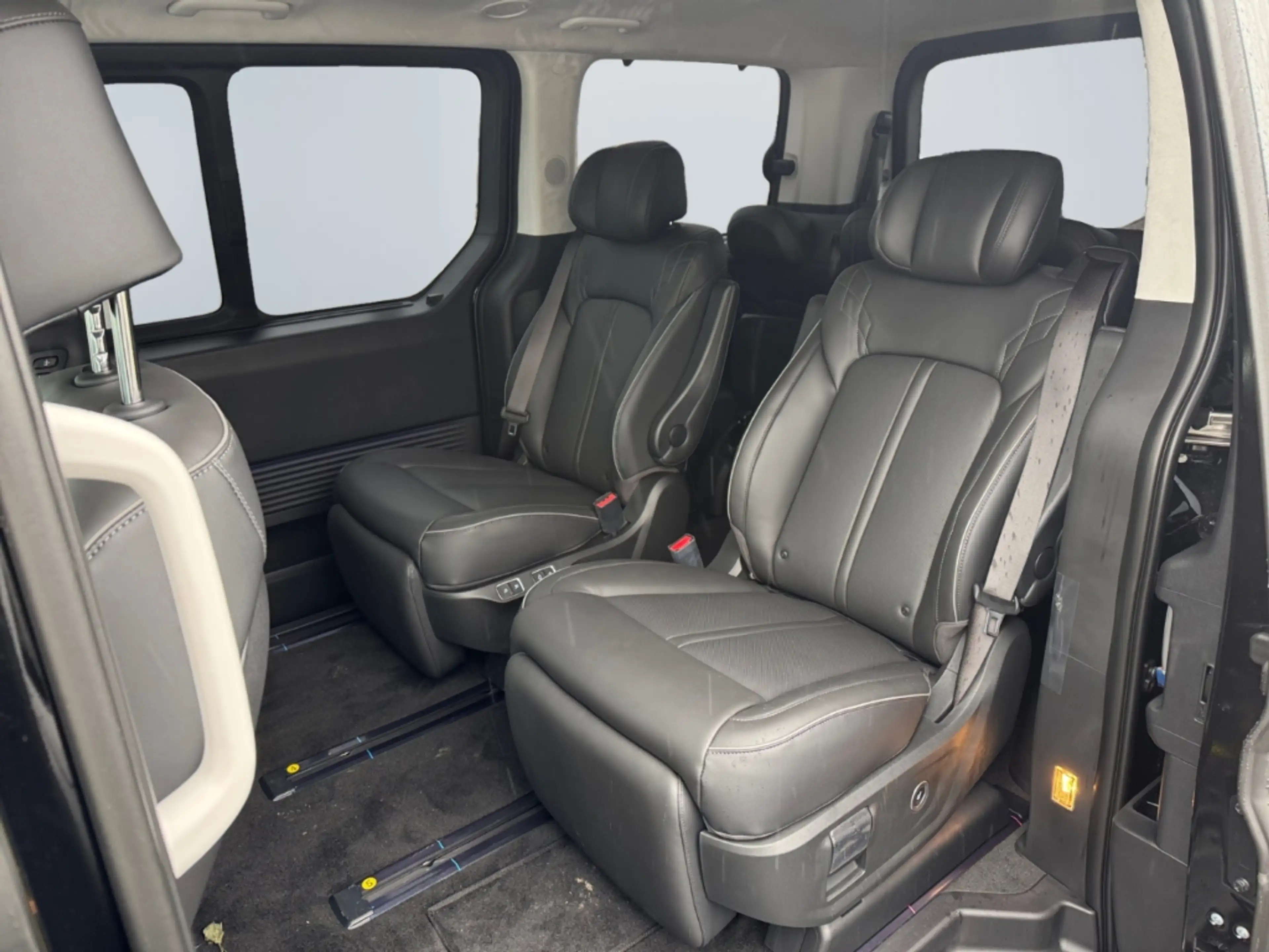 Hyundai STARIA Signature 1.6 T-GDI Navi Leder Digitales Cockpit S — photo 13