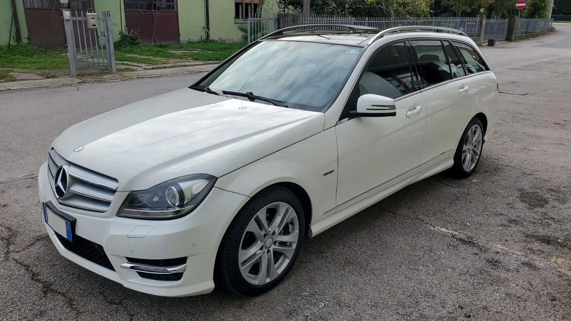 Mercedes-Benz 220 AMG Bílá - 1