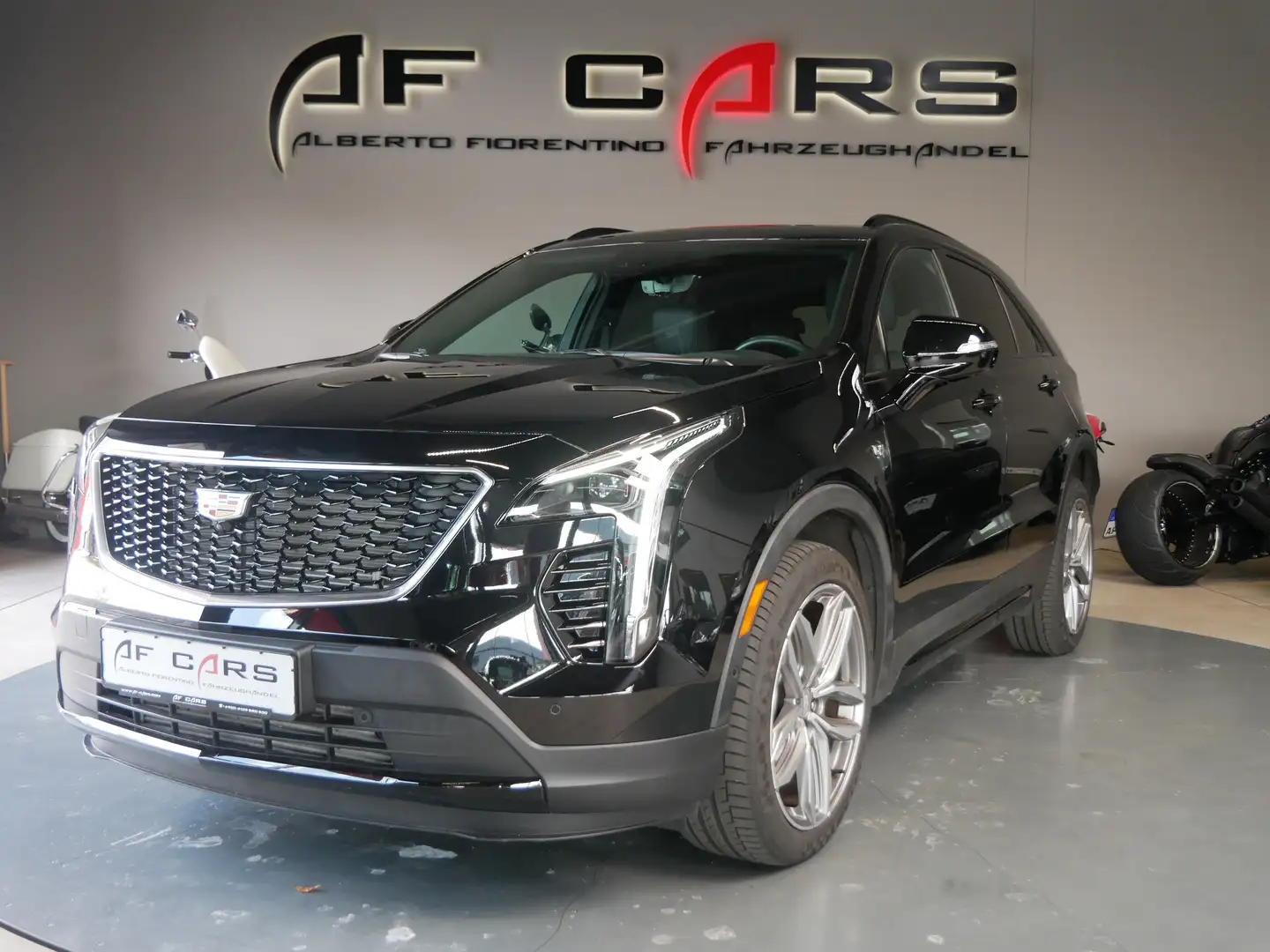 Cadillac XT4 Turbo Premium Luxury AWD Leder Pano Kamera Schwarz - 1