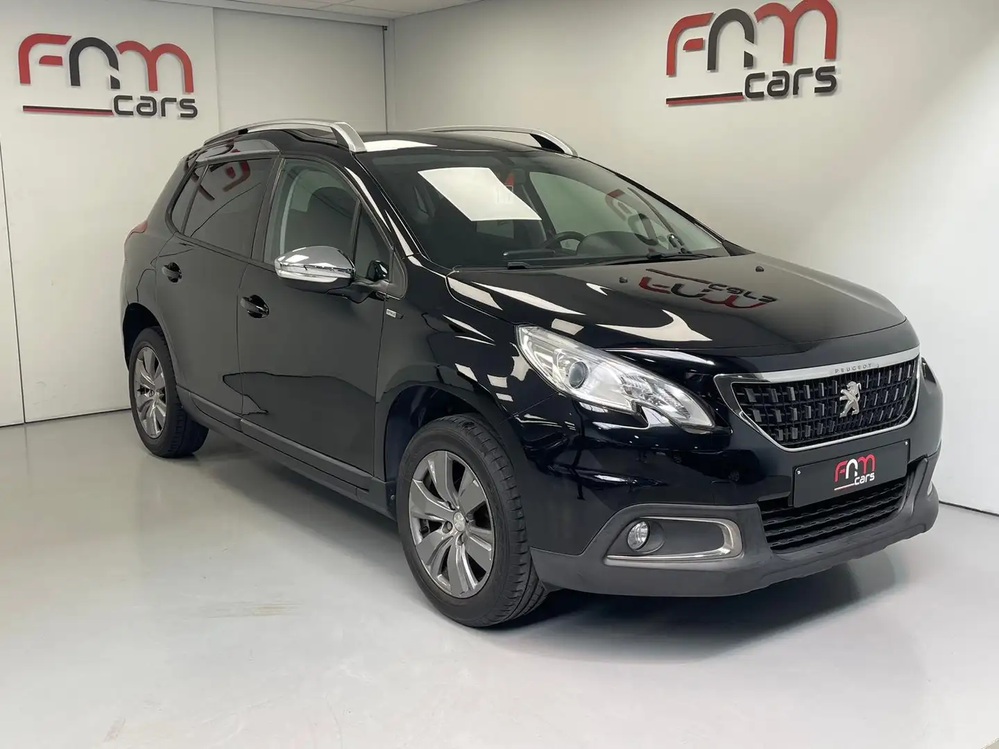 Peugeot 2008 1.2i PureTech Style bwj2017 Navi Cuise pdc Garant Noir - 1