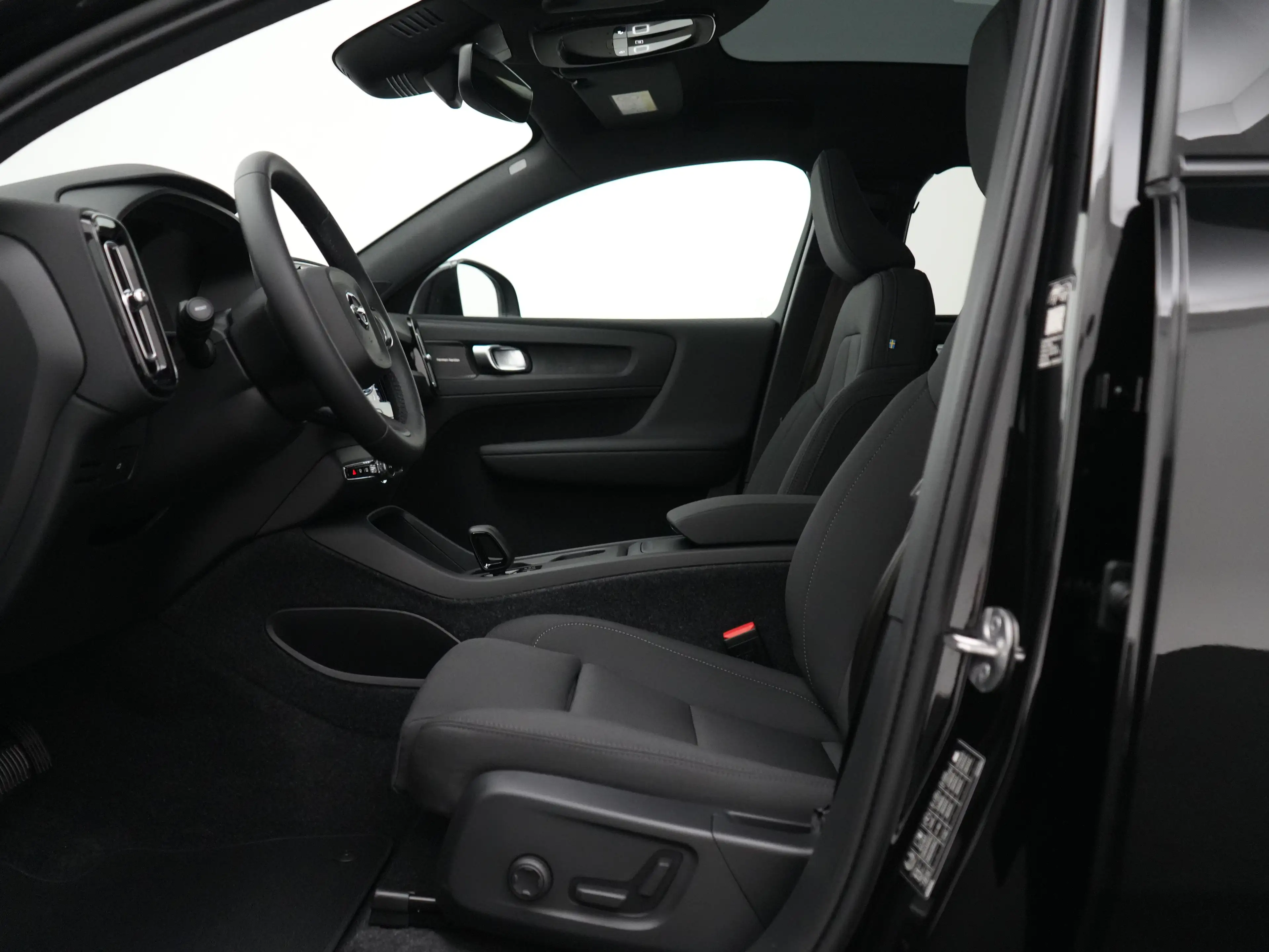 Volvo EC40 Single Plus Black Edition Europa 70 kWh | 360 came — photo 9