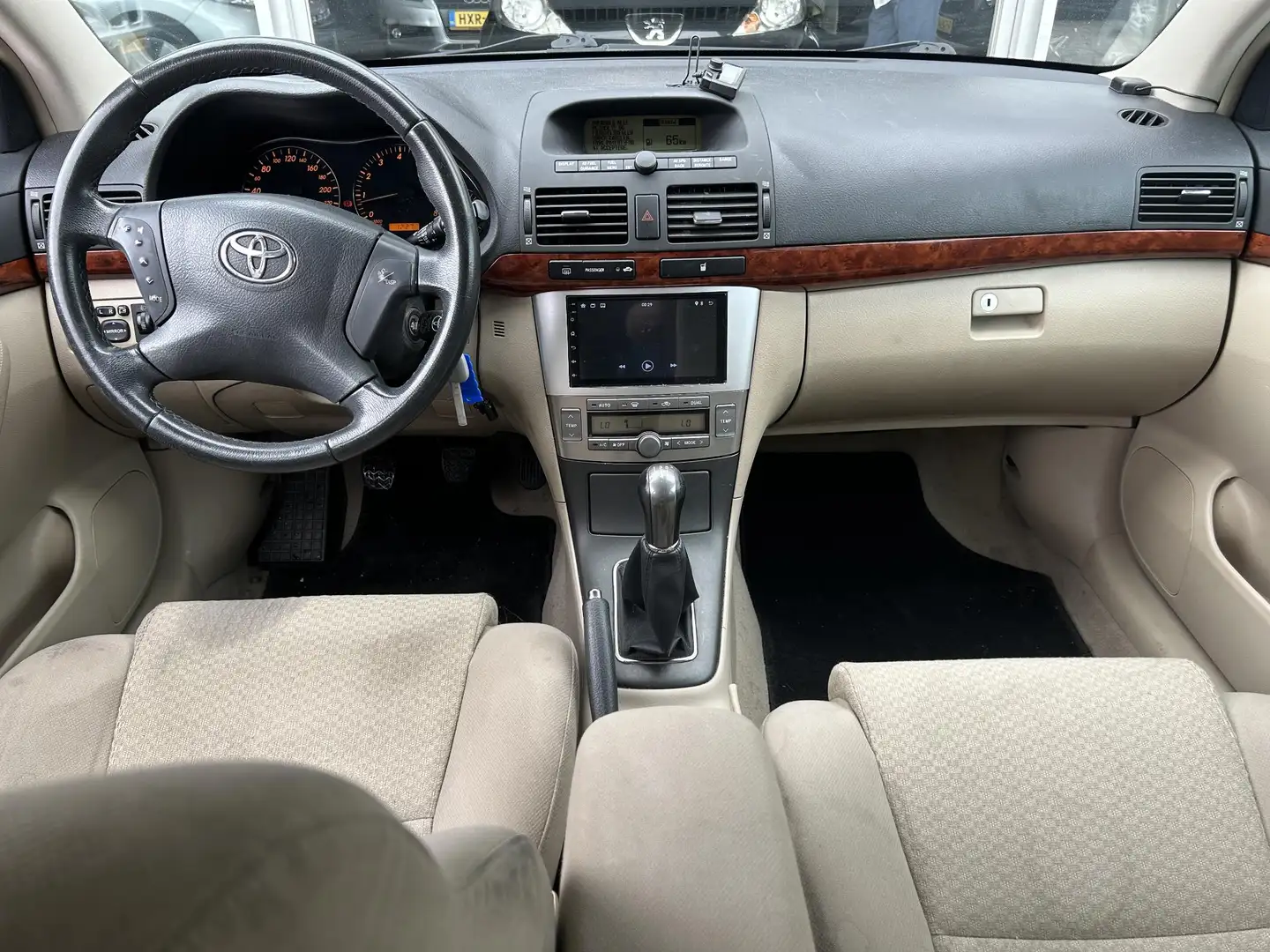 Toyota Avensis Wagon 1.8 VVTi Linea Luna airco/trekhaak/enz Grijs - 2