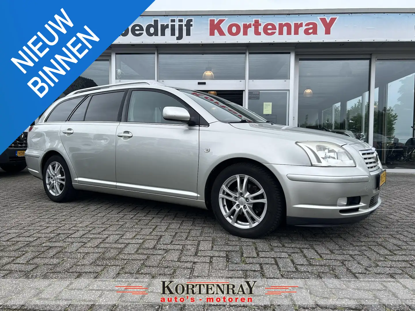 Toyota Avensis Wagon 1.8 VVTi Linea Luna airco/trekhaak/enz Grijs - 1