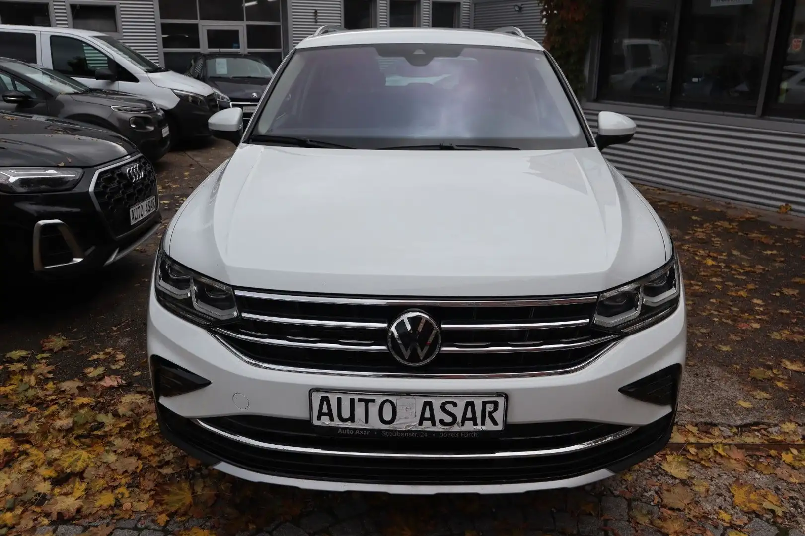 Volkswagen Tiguan 2,0 TDI Elegance 4Motion/AHK Weiß - 2