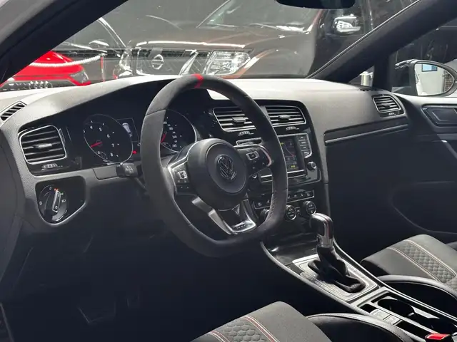 Volkswagen Golf view 12