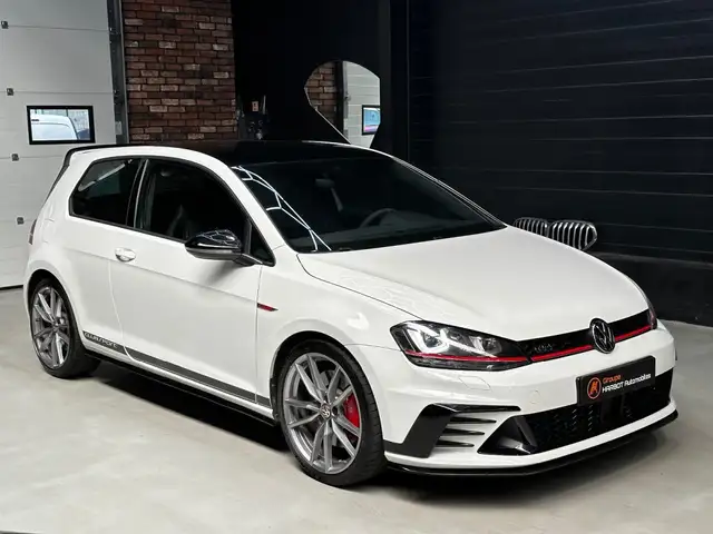 Volkswagen Golf view 3