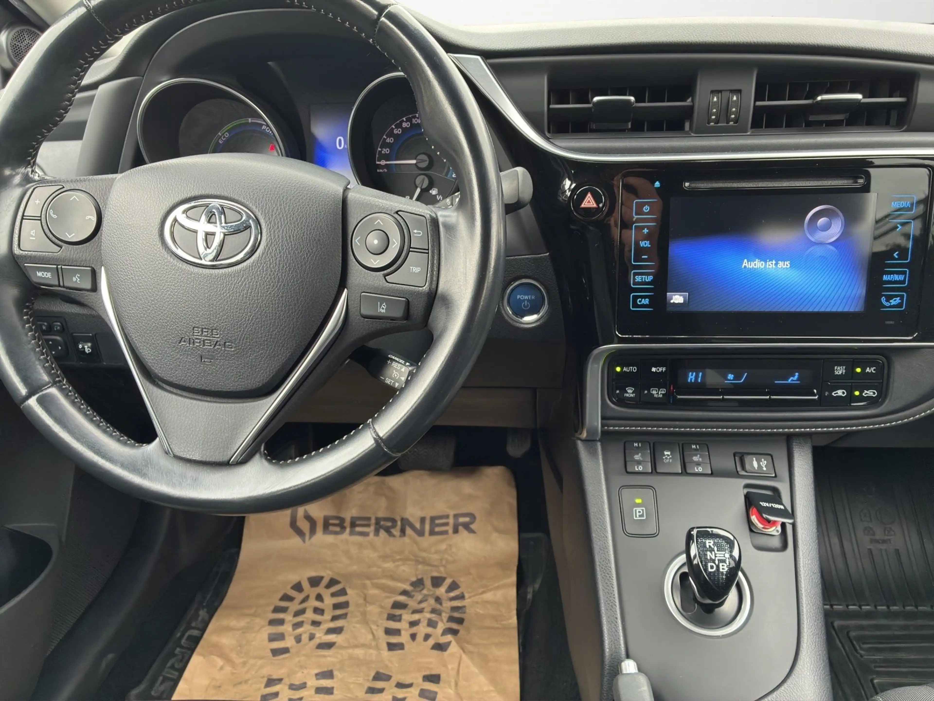 Toyota Auris Touring Sports — photo 11