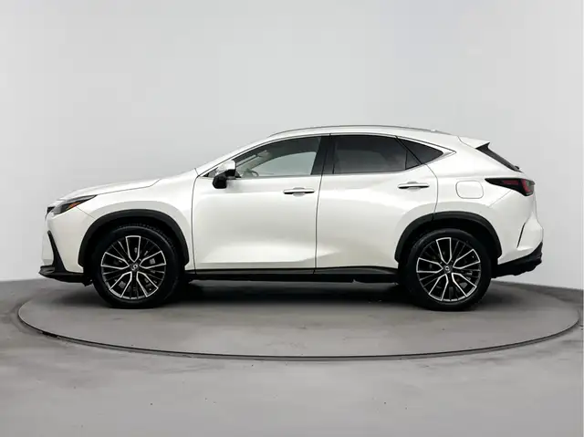 Lexus NX view 3