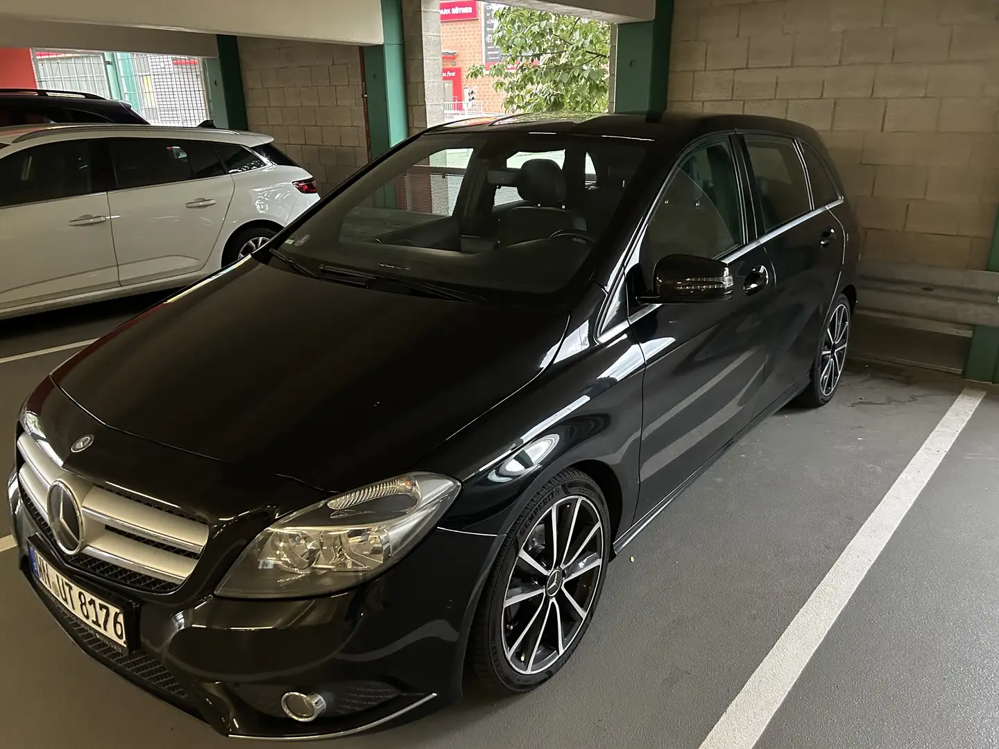 Mercedes-Benz B 180 Чорний - 1