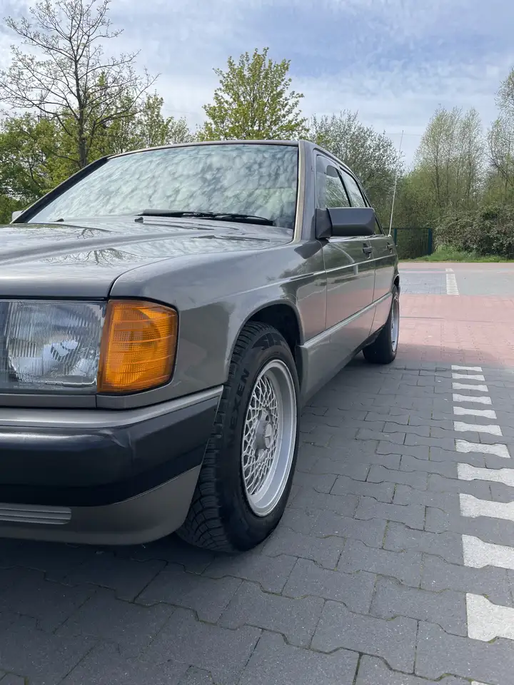 Mercedes-Benz 190 E 2.0, foto 2