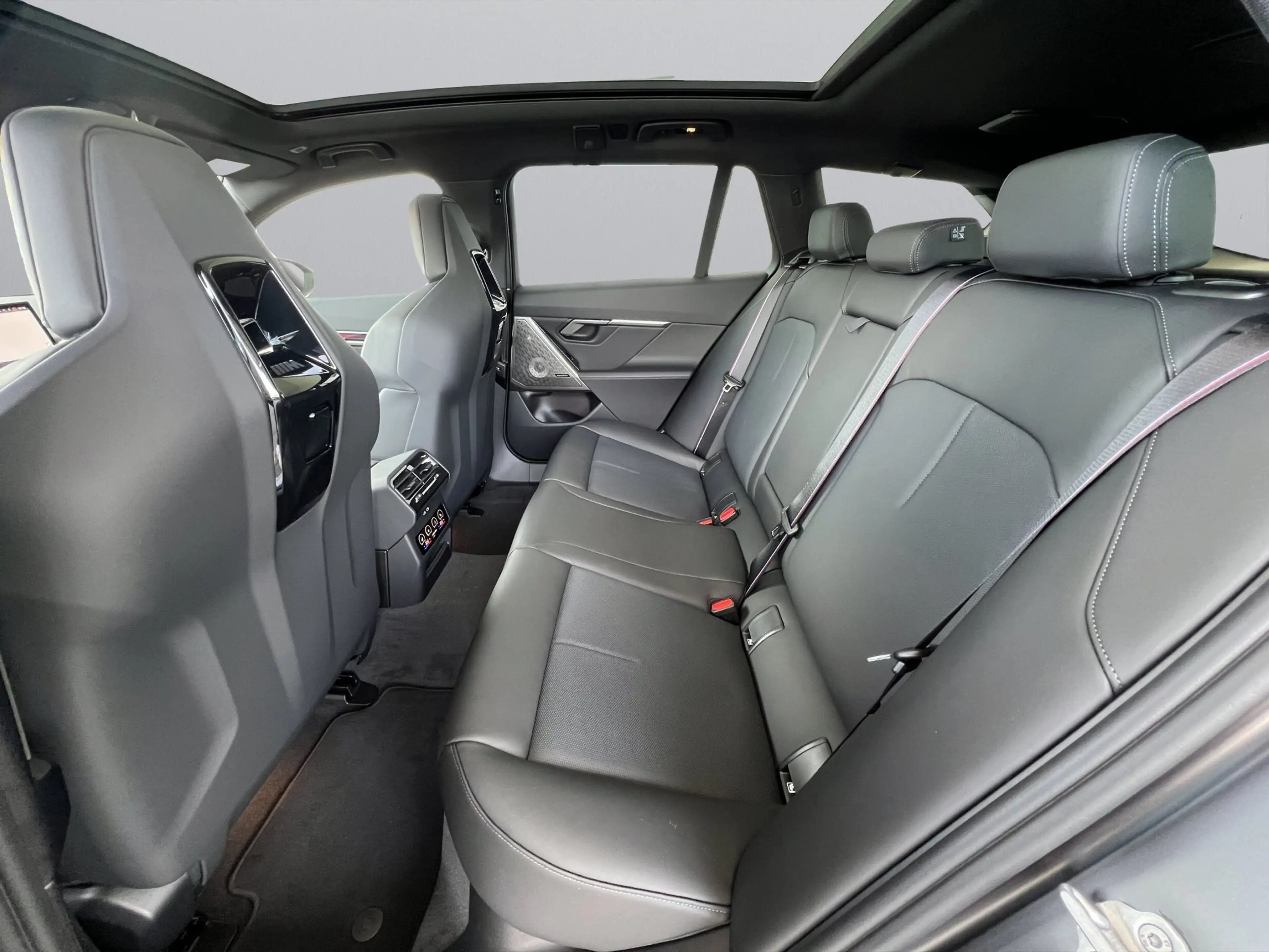 BMW i5 xDrive40 M-Pro AUTOBAHNASSIST B&W Sitzbelüft. — photo 7