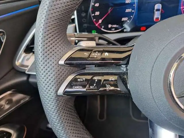 Mercedes-Benz E 220 d 4Matic * AMG LINE * PREMIUM PLUS * 21" RÄDER Ansicht 33