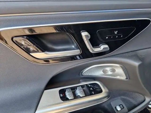 Mercedes-Benz E 220 d 4Matic * AMG LINE * PREMIUM PLUS * 21" RÄDER Ansicht 31