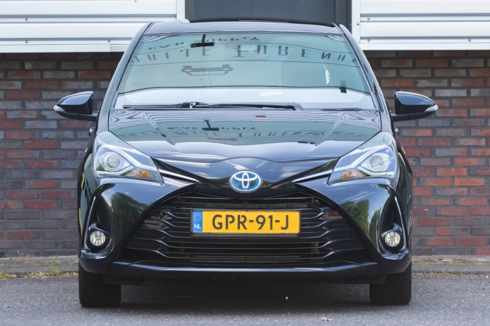 Toyota Yaris 1.5 Hyb. Executive Schwarz - 1