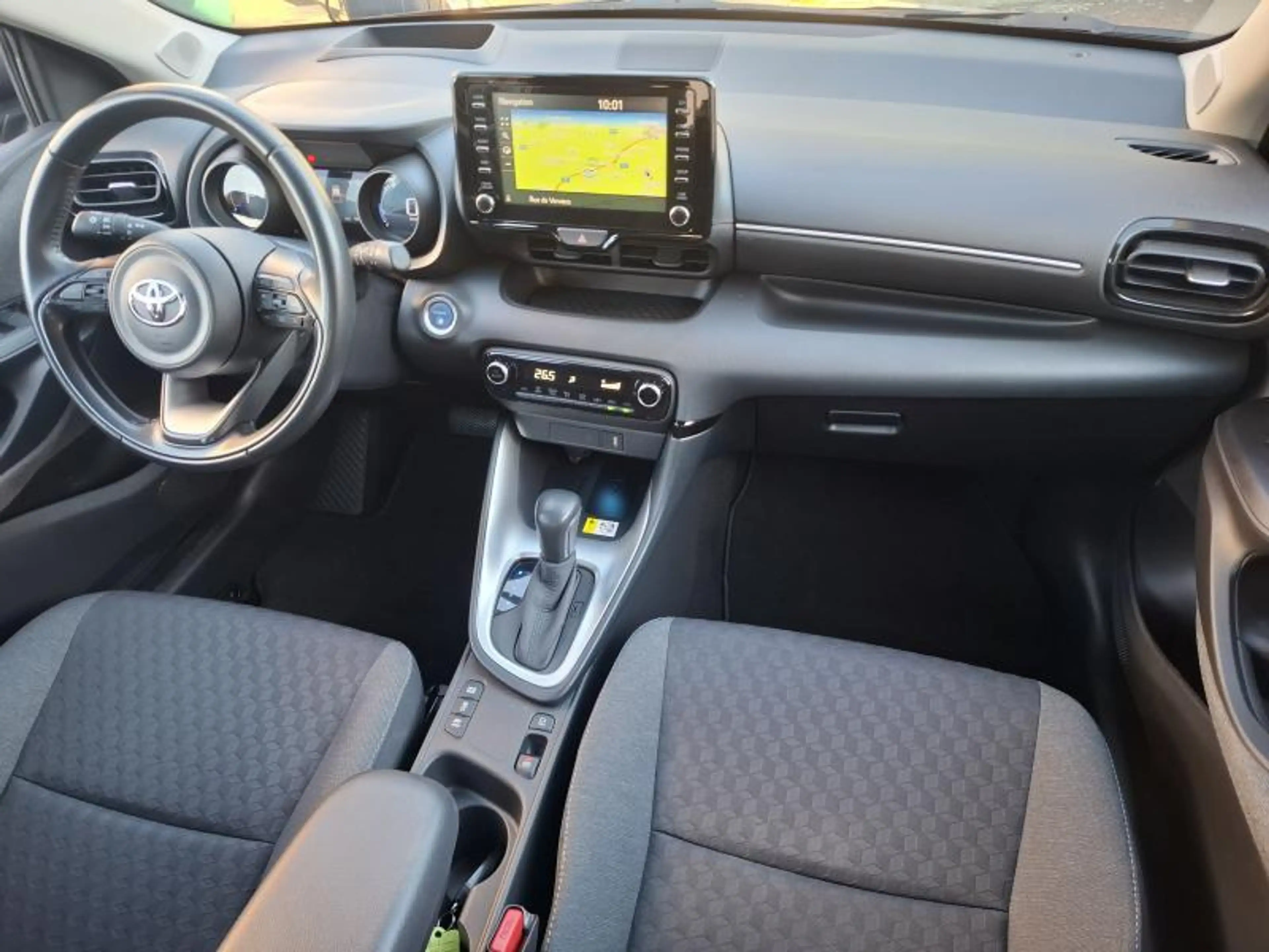 Toyota Yaris ICONIC — photo 15