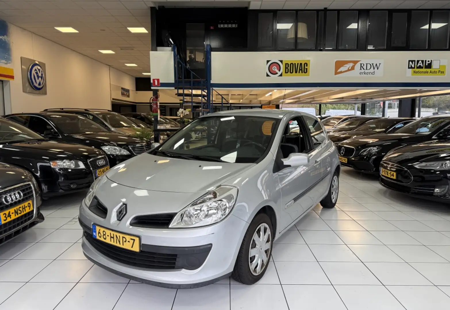 Renault Clio 1.2-16V Rip Curl Bovag garantie Grau - 2