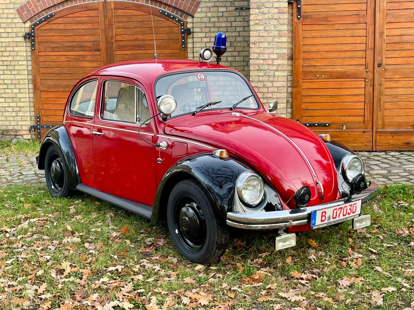 Volkswagen Käfer Feuerwehr TÜV & H-Kennzeichen neu Rot - 1
