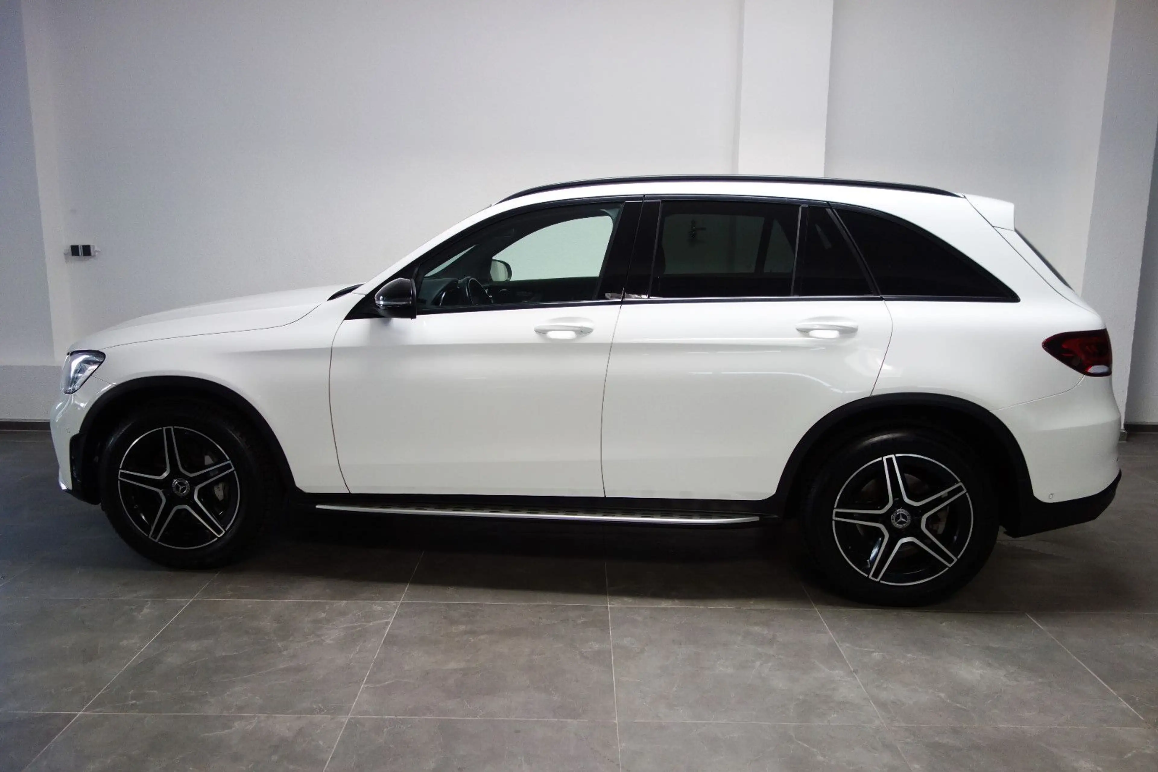 Mercedes-Benz GLC 220 d 4Matic AMG Line Night MBUX/Virtual/19Z — photo 6