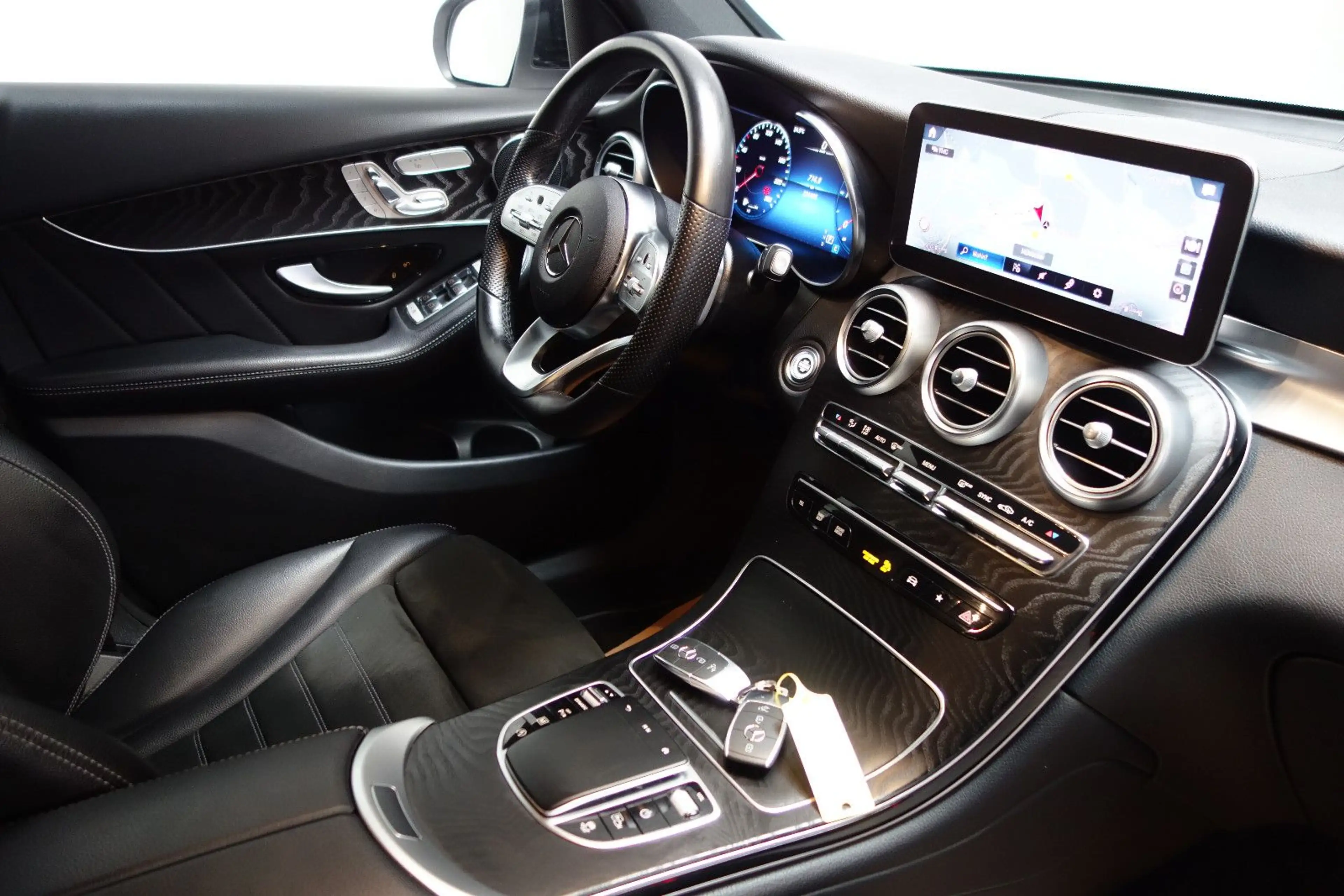 Mercedes-Benz GLC 220 d 4Matic AMG Line Night MBUX/Virtual/19Z — photo 12