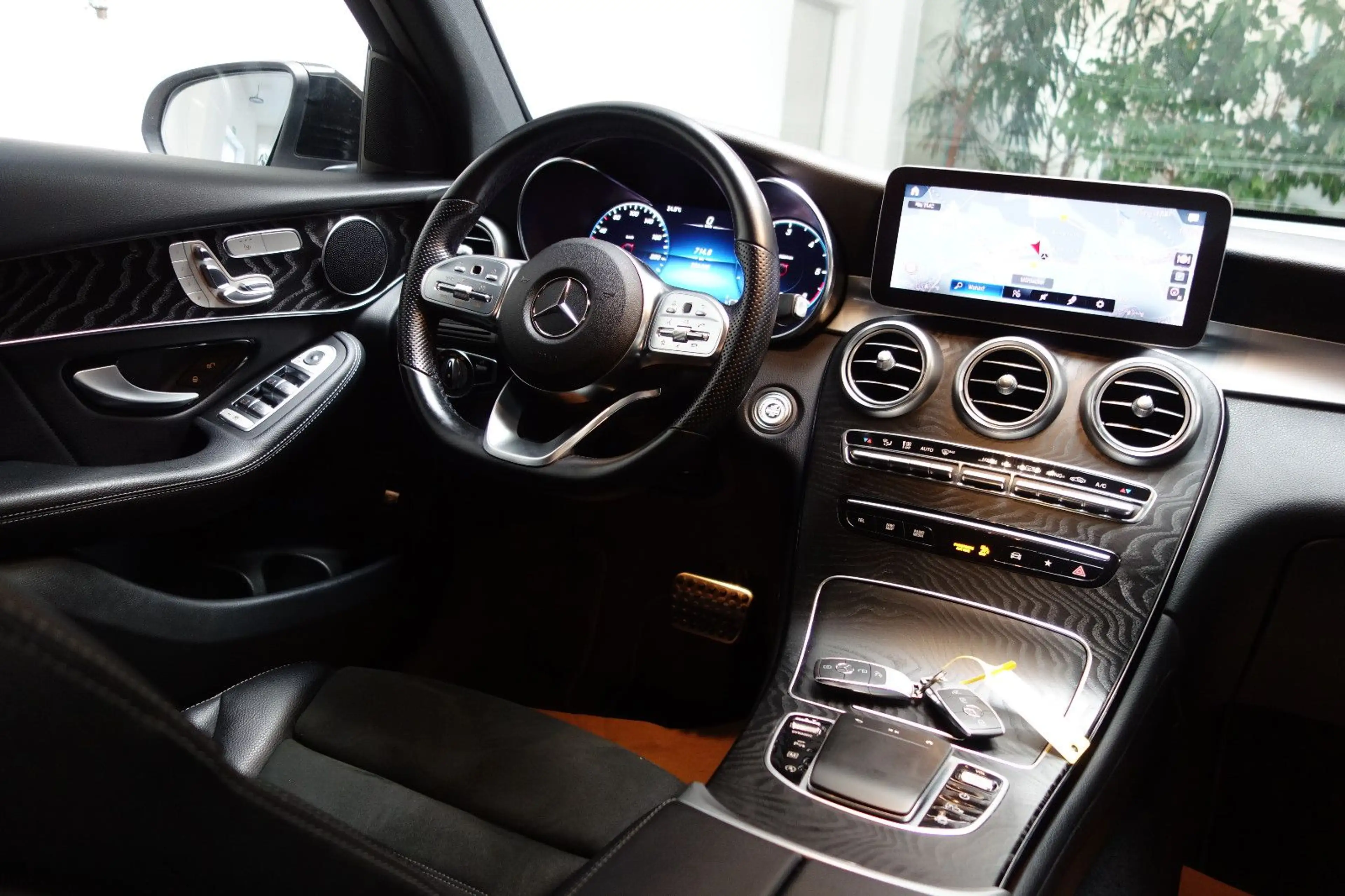 Mercedes-Benz GLC 220 d 4Matic AMG Line Night MBUX/Virtual/19Z — photo 13