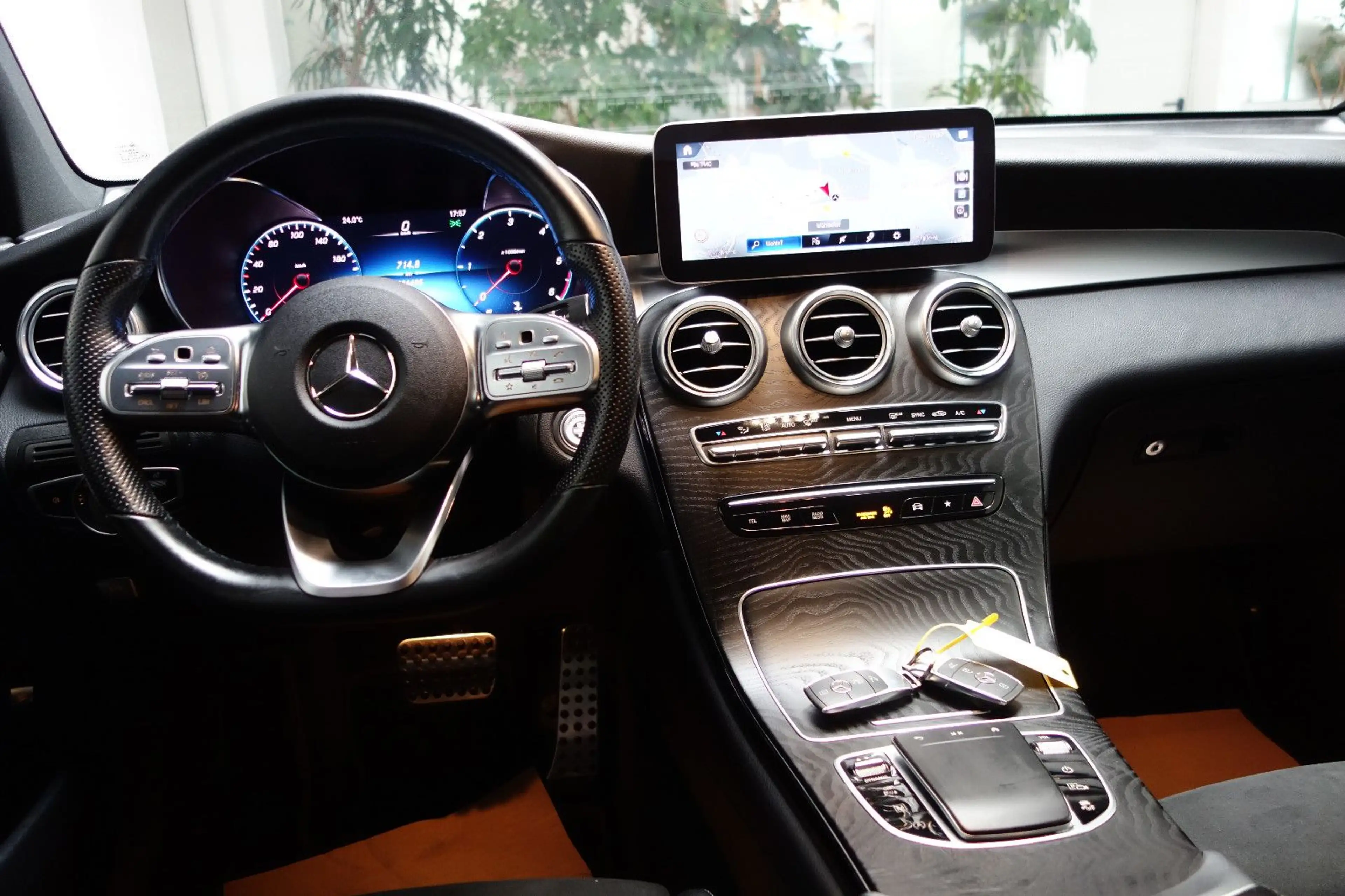 Mercedes-Benz GLC 220 d 4Matic AMG Line Night MBUX/Virtual/19Z — photo 11