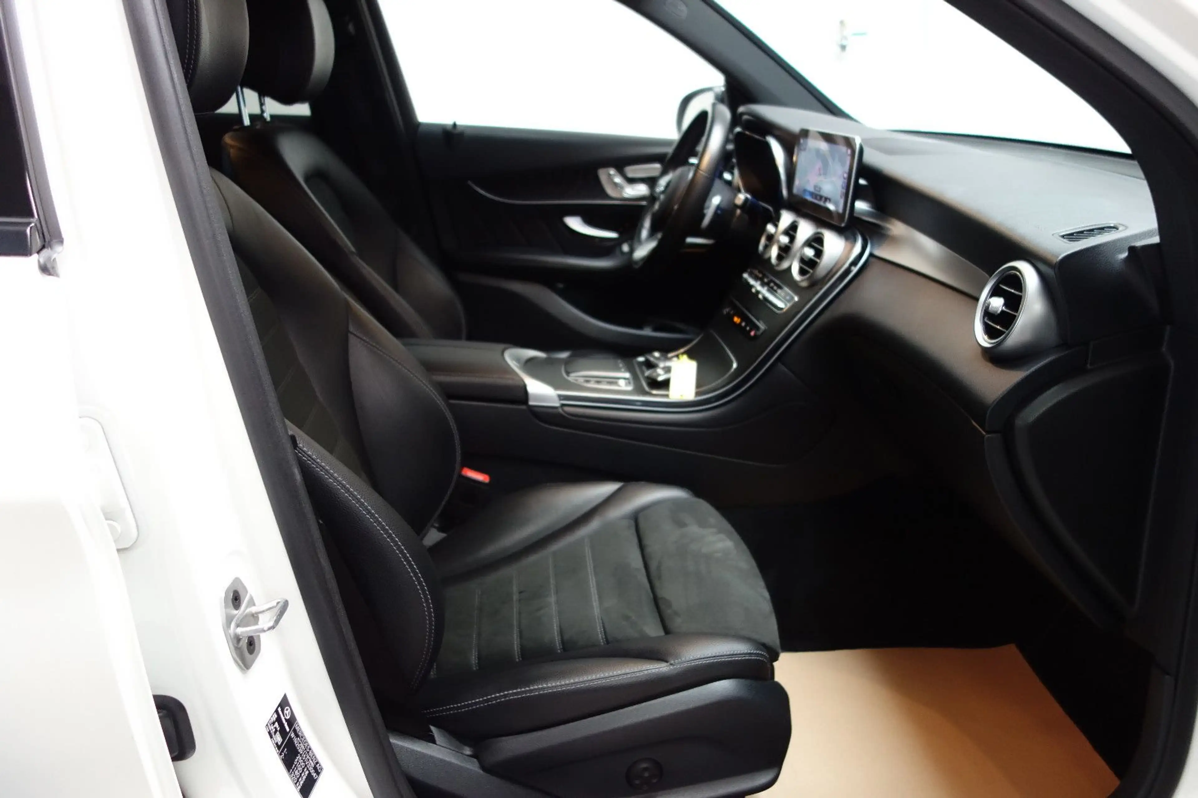 Mercedes-Benz GLC 220 d 4Matic AMG Line Night MBUX/Virtual/19Z — photo 15