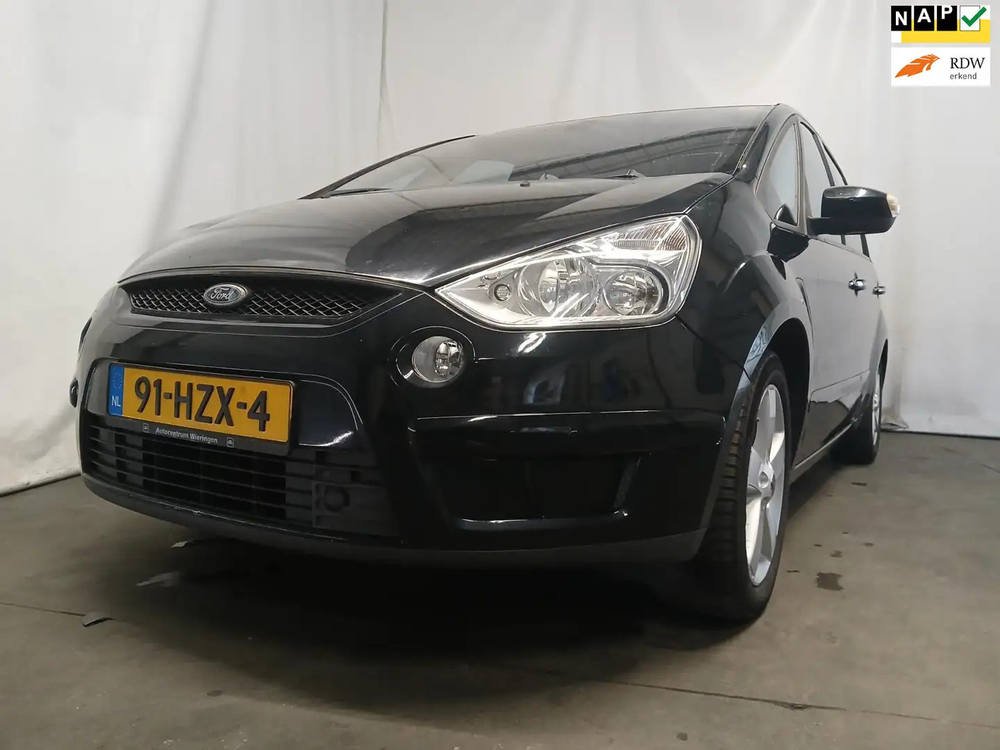 Ford S-Max 2.0-16V Zwart - 1