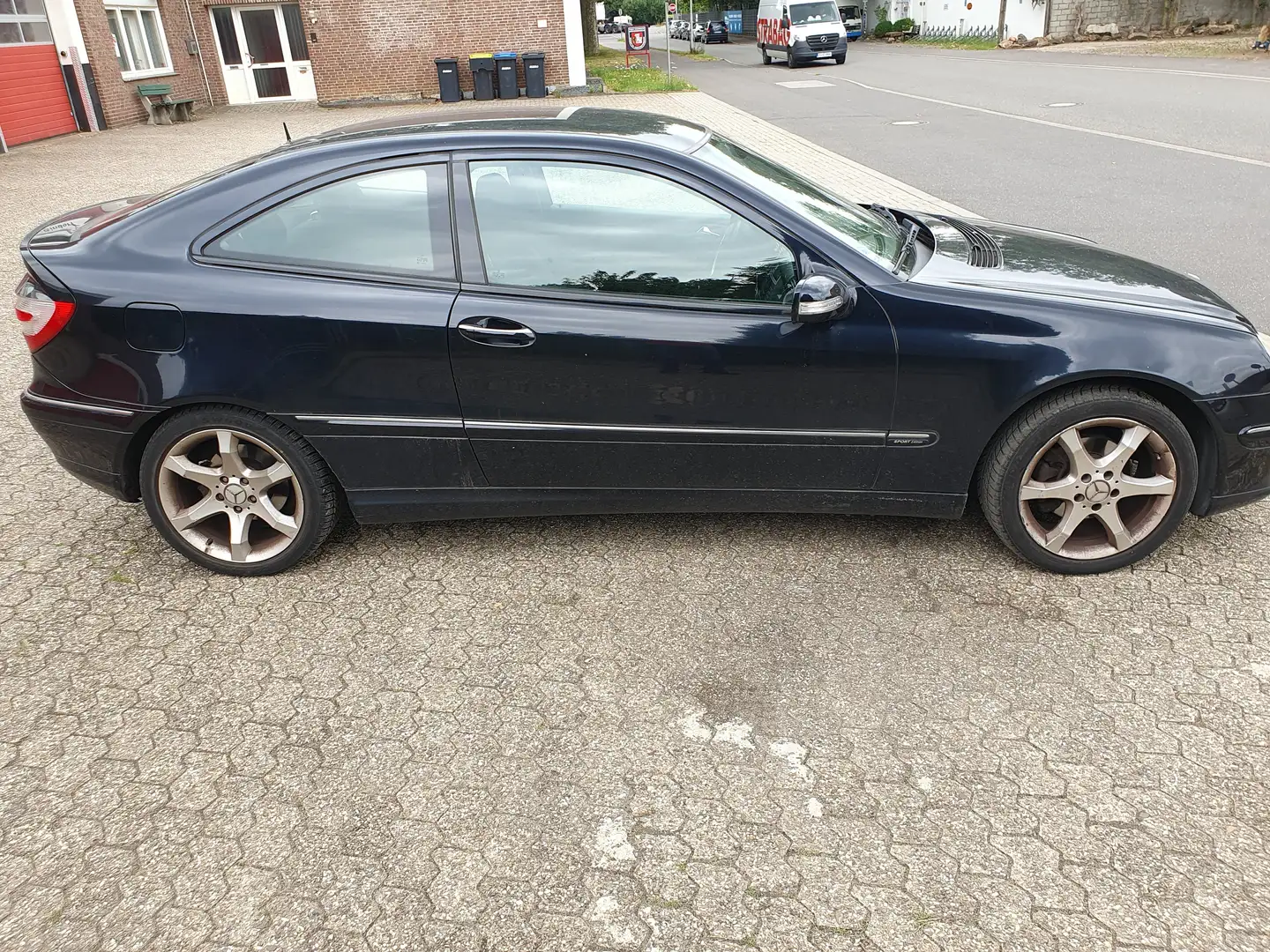 Mercedes-Benz C 200 Kompressor Sportcoupe Automatik Sport Edition Zwart - 2