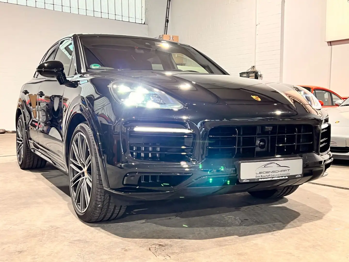 Porsche Cayenne GTS Schwarz - 2