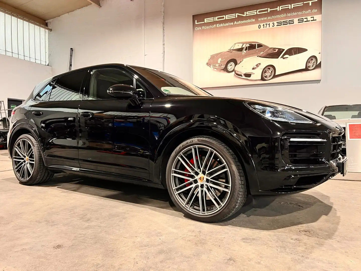 Porsche Cayenne GTS Schwarz - 1