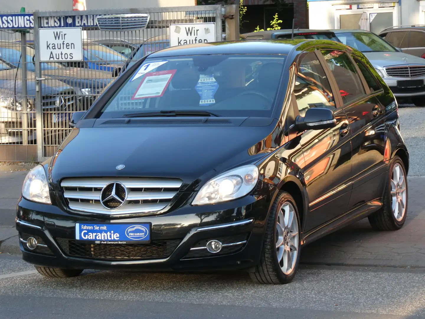Mercedes-Benz B 180 BlueEFFICIENCY Negru - 1