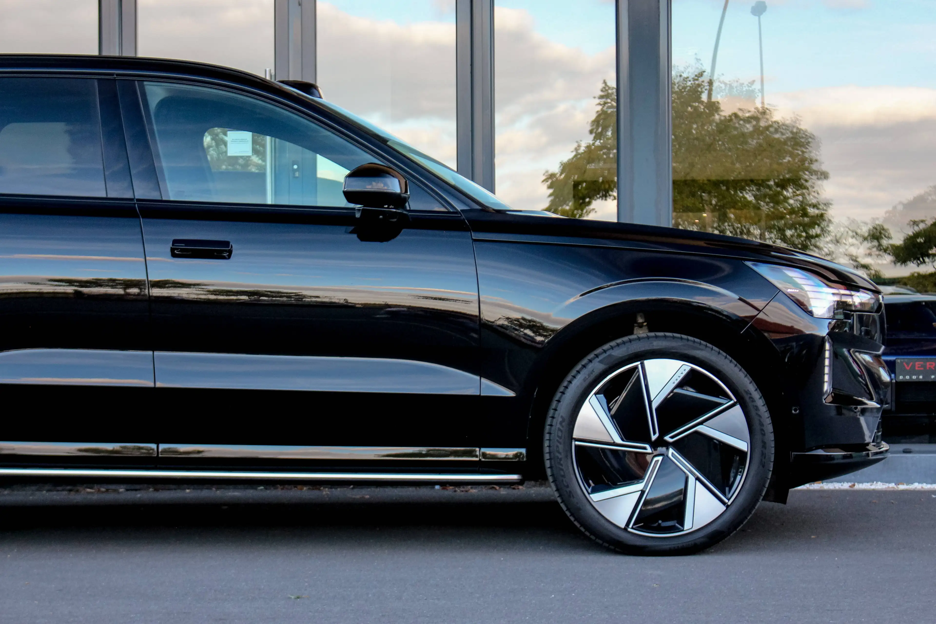 Volvo EX90 *7PL*107kWh*AWD*TWIN MOTOR ULTRA PERFORMANCE* — photo 4
