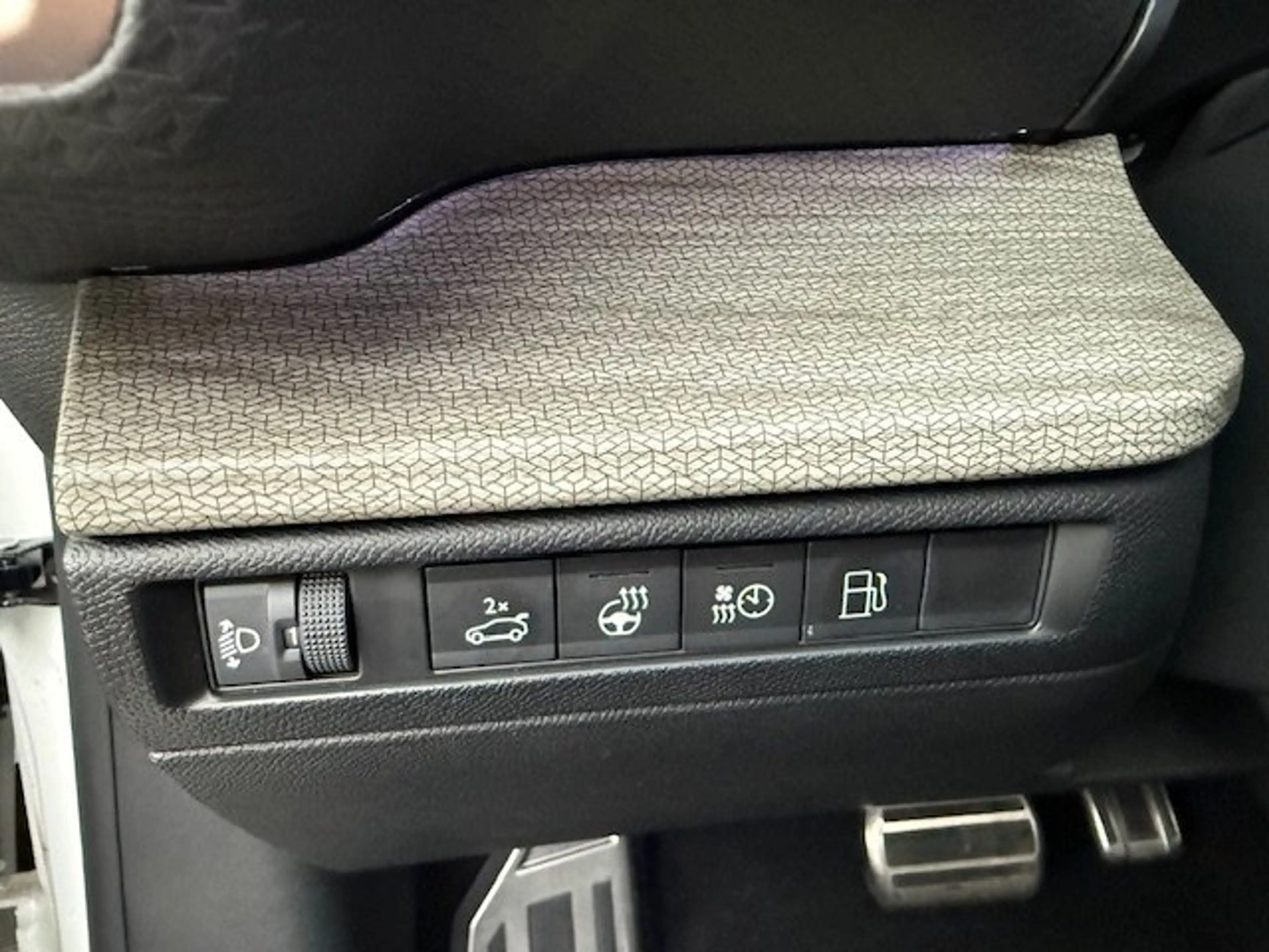 Citroen C5 X Shine Pack 225 Hybrid — photo 15
