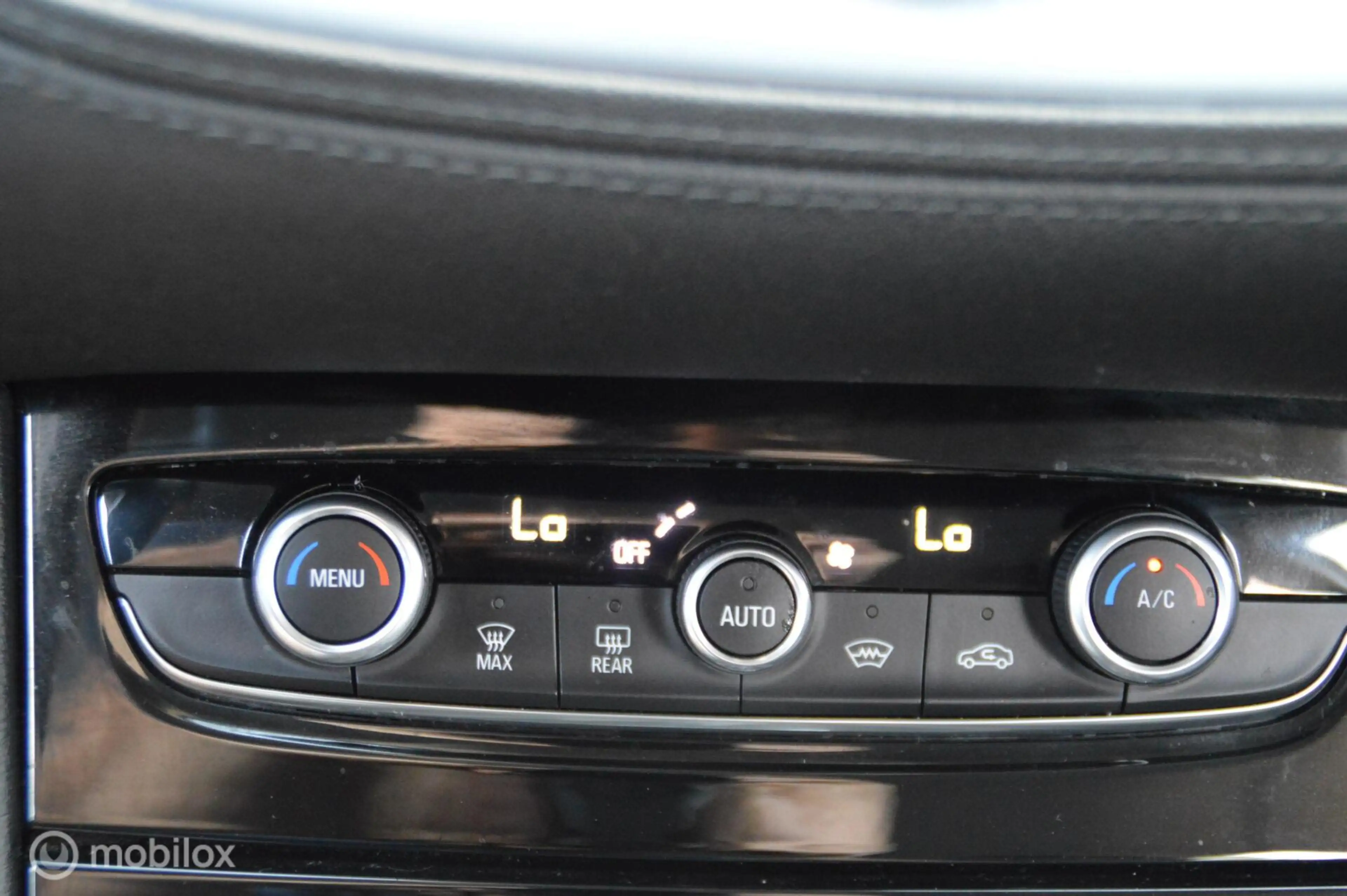 Opel Grandland X 1.2 Turbo Innovation — photo 31