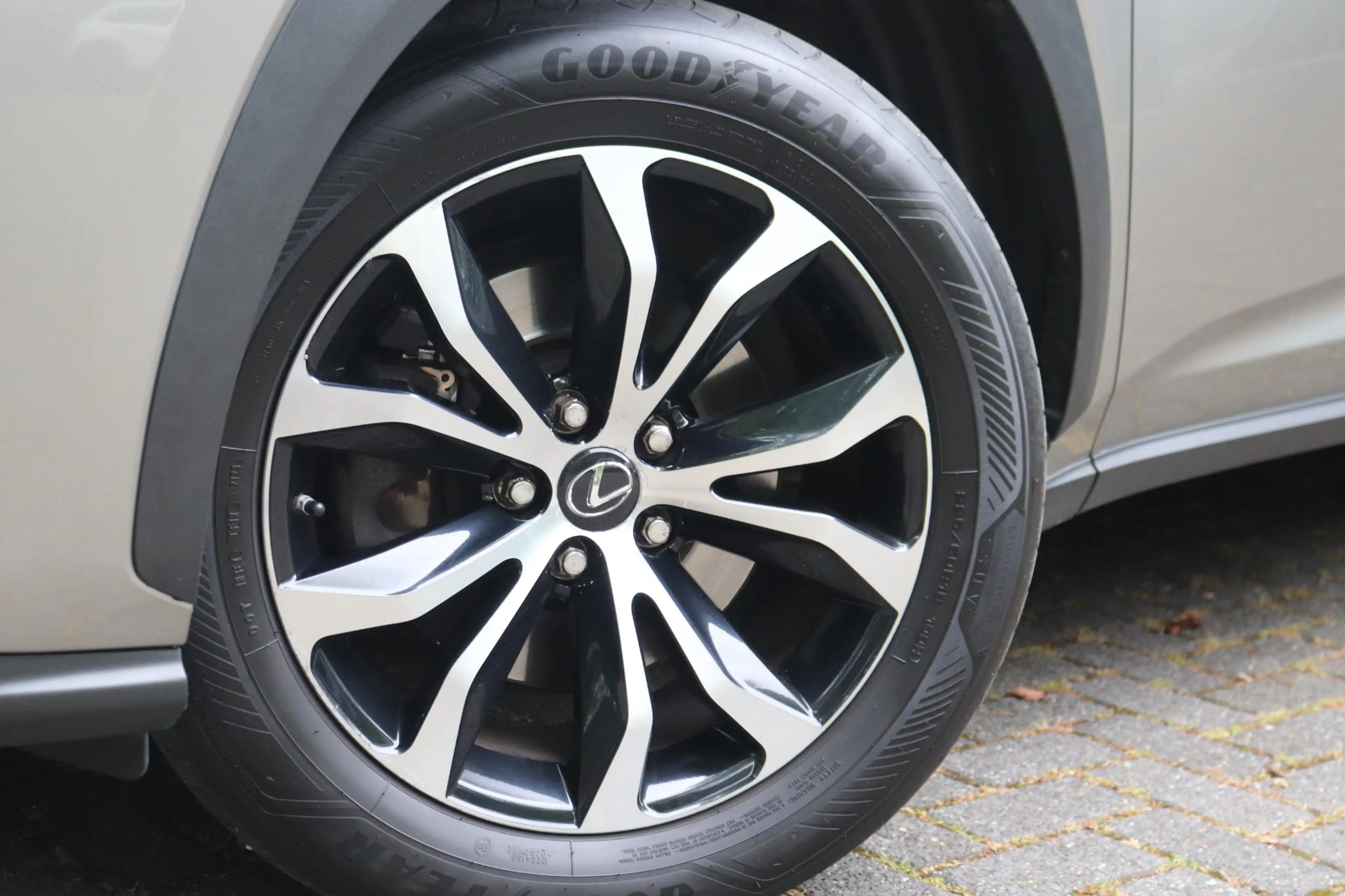 Lexus NX 300h AWD F Sport Line | Navigatie | Camera | Elektrisch — photo 5