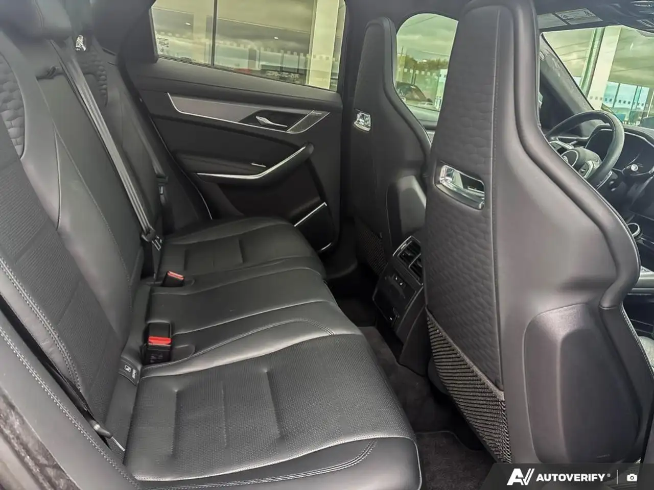 Jaguar F-Pace снимка Jaguar F-Pace