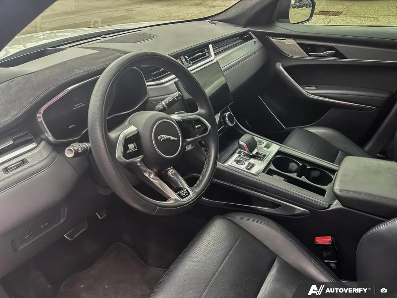 Jaguar F-Pace снимка Jaguar F-Pace