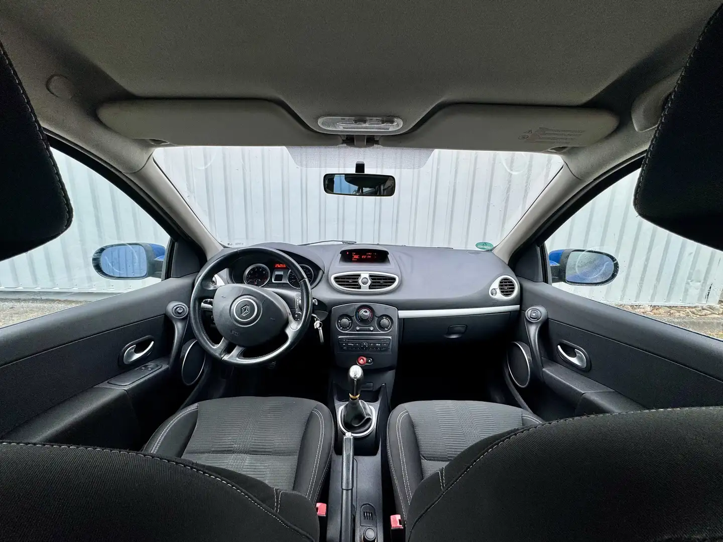 Renault Clio III 1.2 16V 75 CV - 2