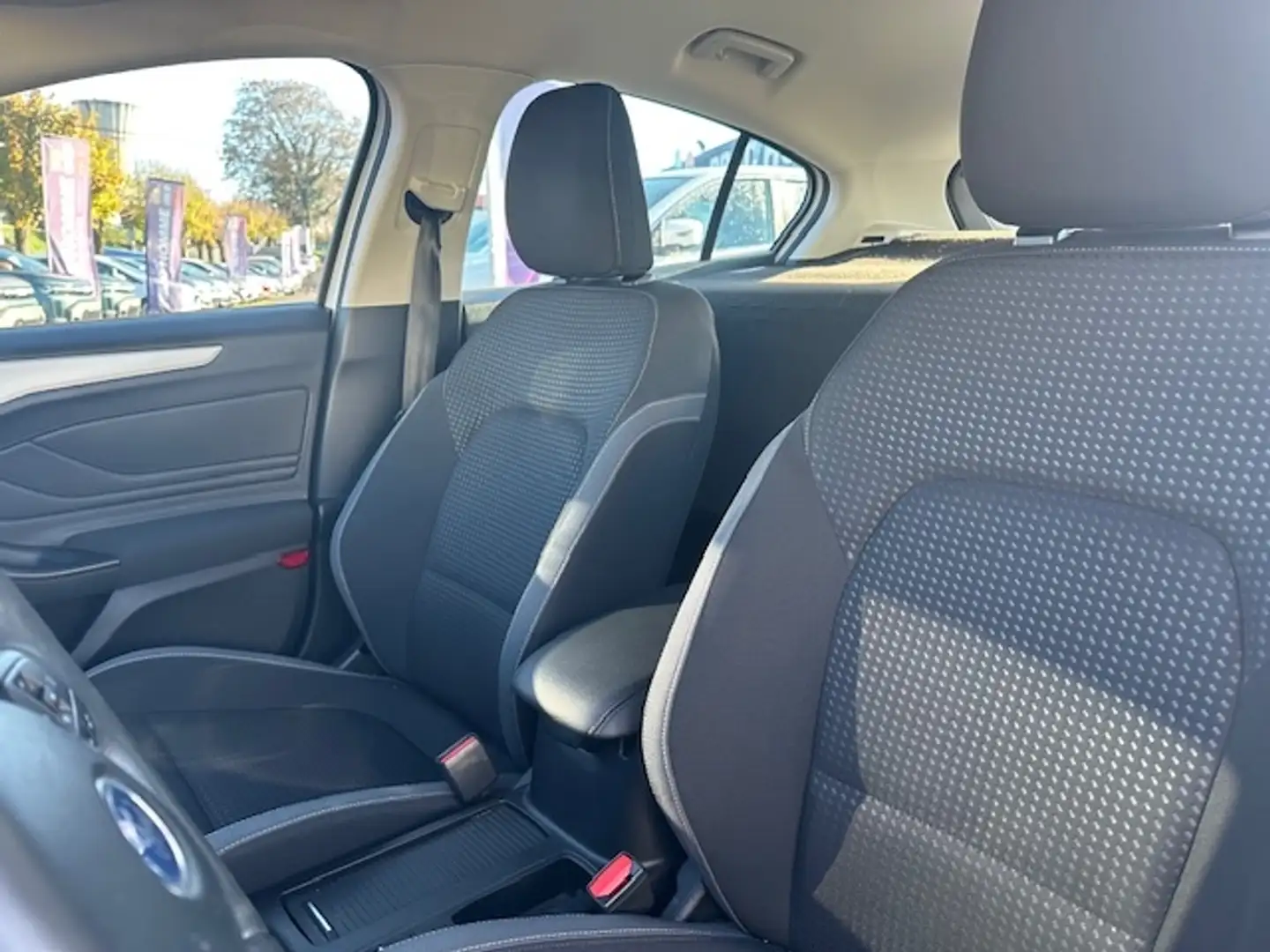 Ford Focus 1.5 ECOBLUE 95CH TREND BUSINESS 89G Blanc - 2