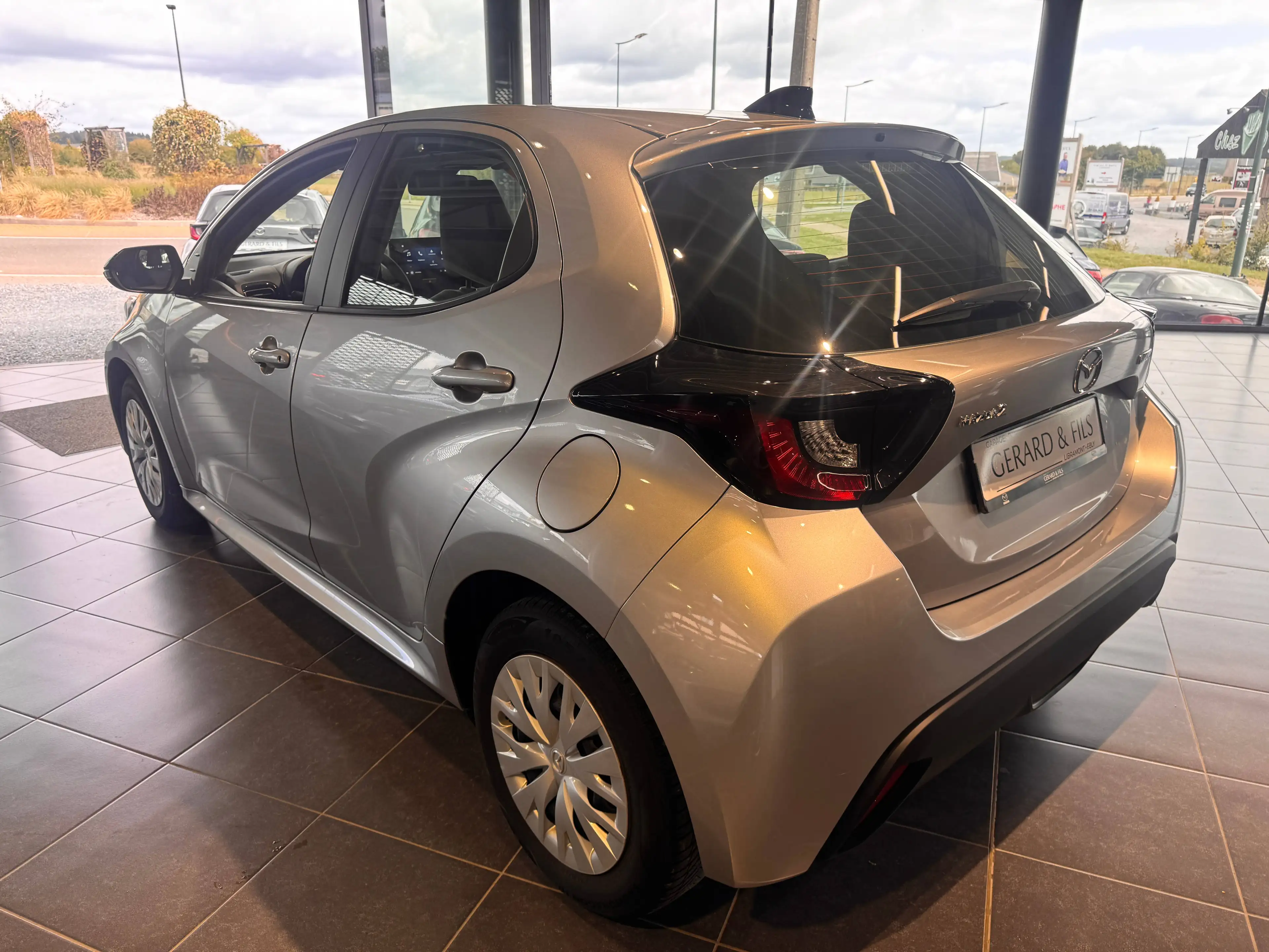 Mazda 2 2 Hybrid 1.5i VVT-i E-CVT Prime-Line Prime-Line — photo 5